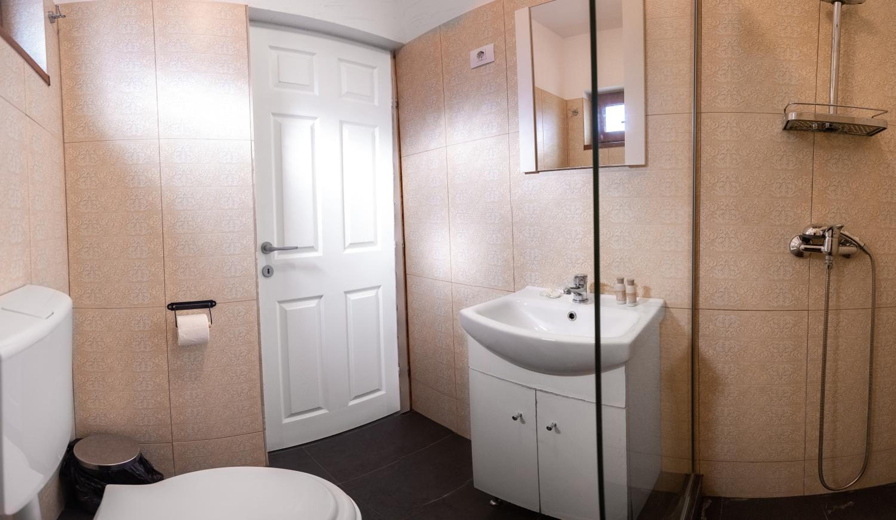 Double Room with Balcony - Photo 2