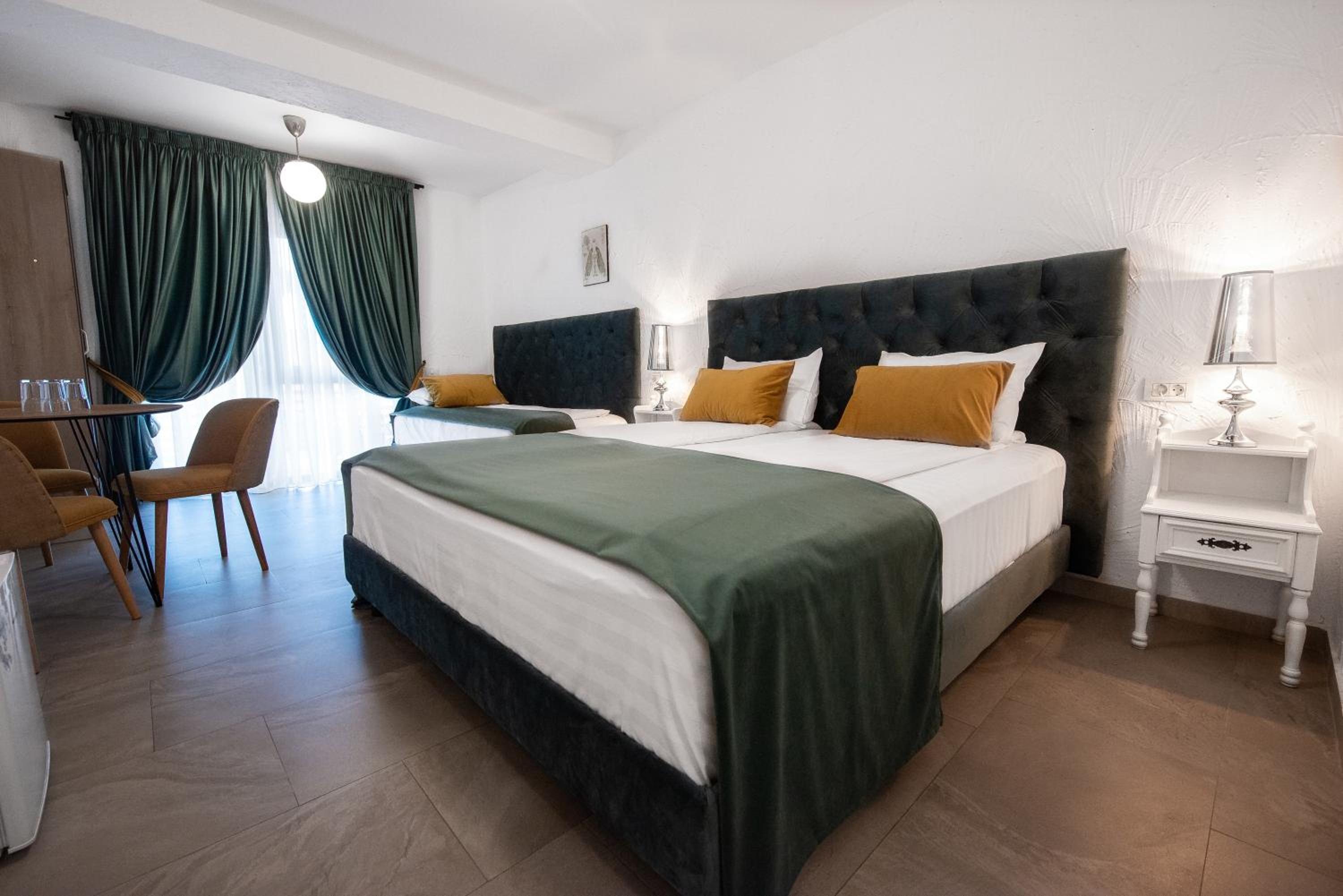 Triple Room with Balcony - Photo 14