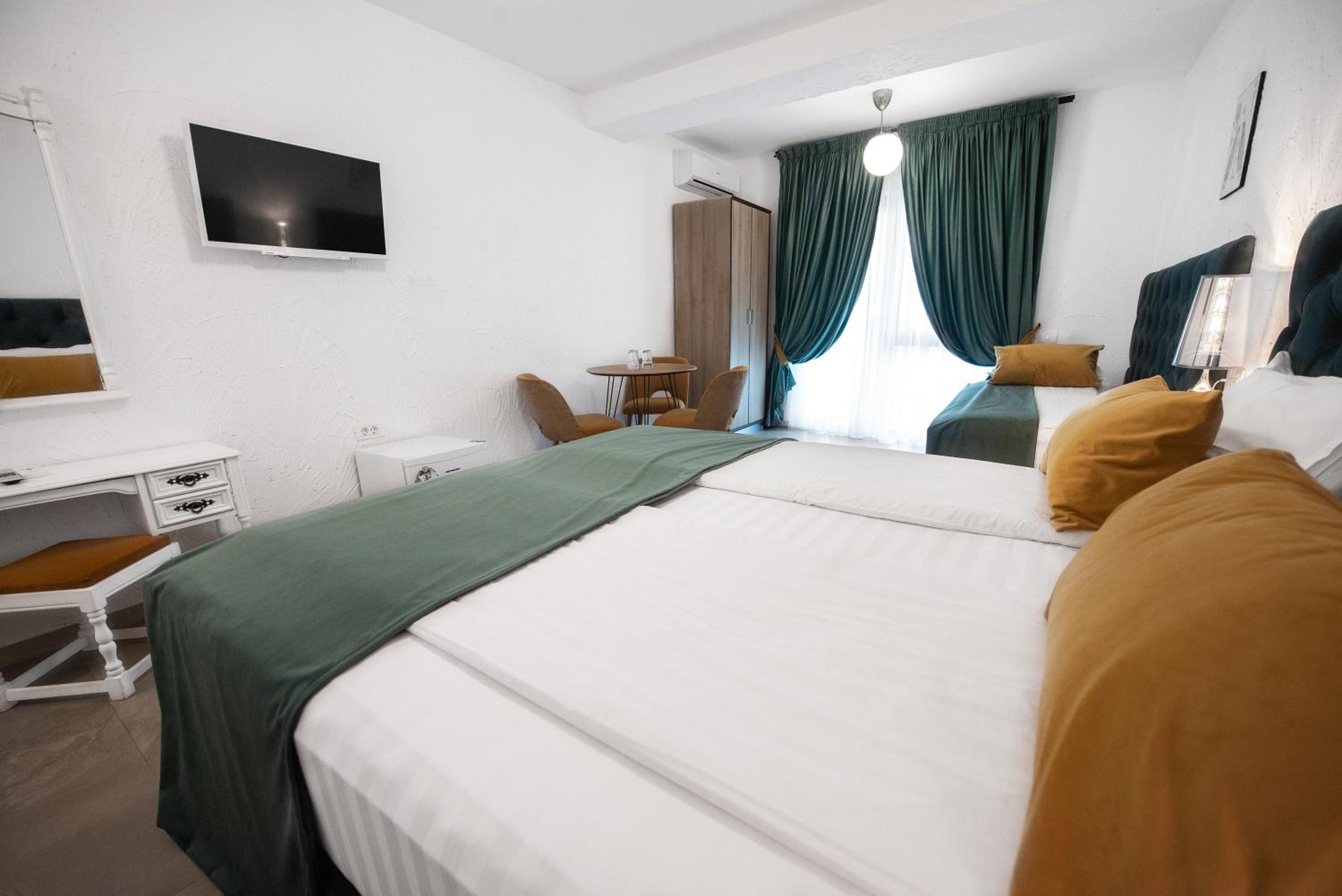 Triple Room with Balcony - Photo 3
