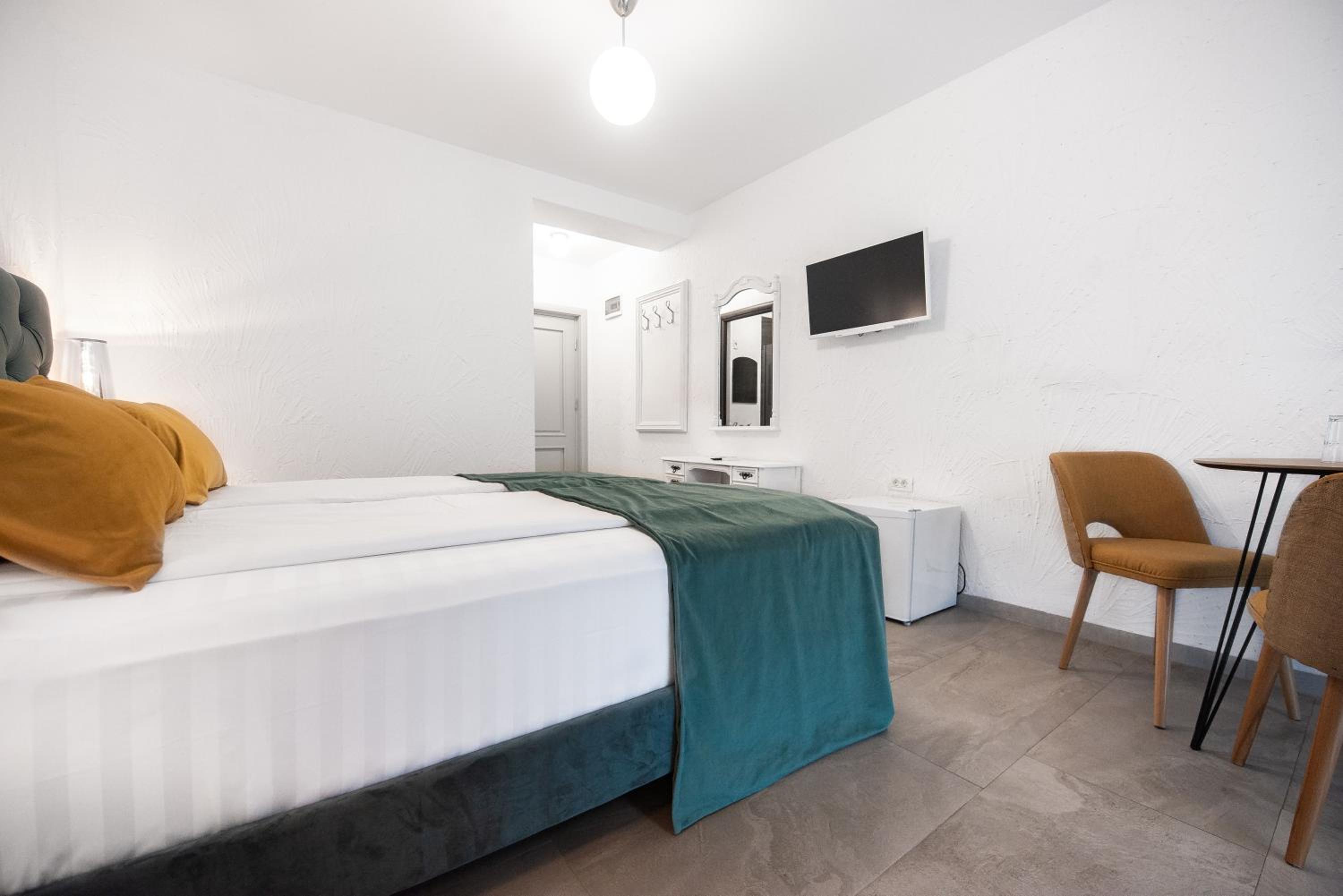 Triple Room with Balcony - Photo 4