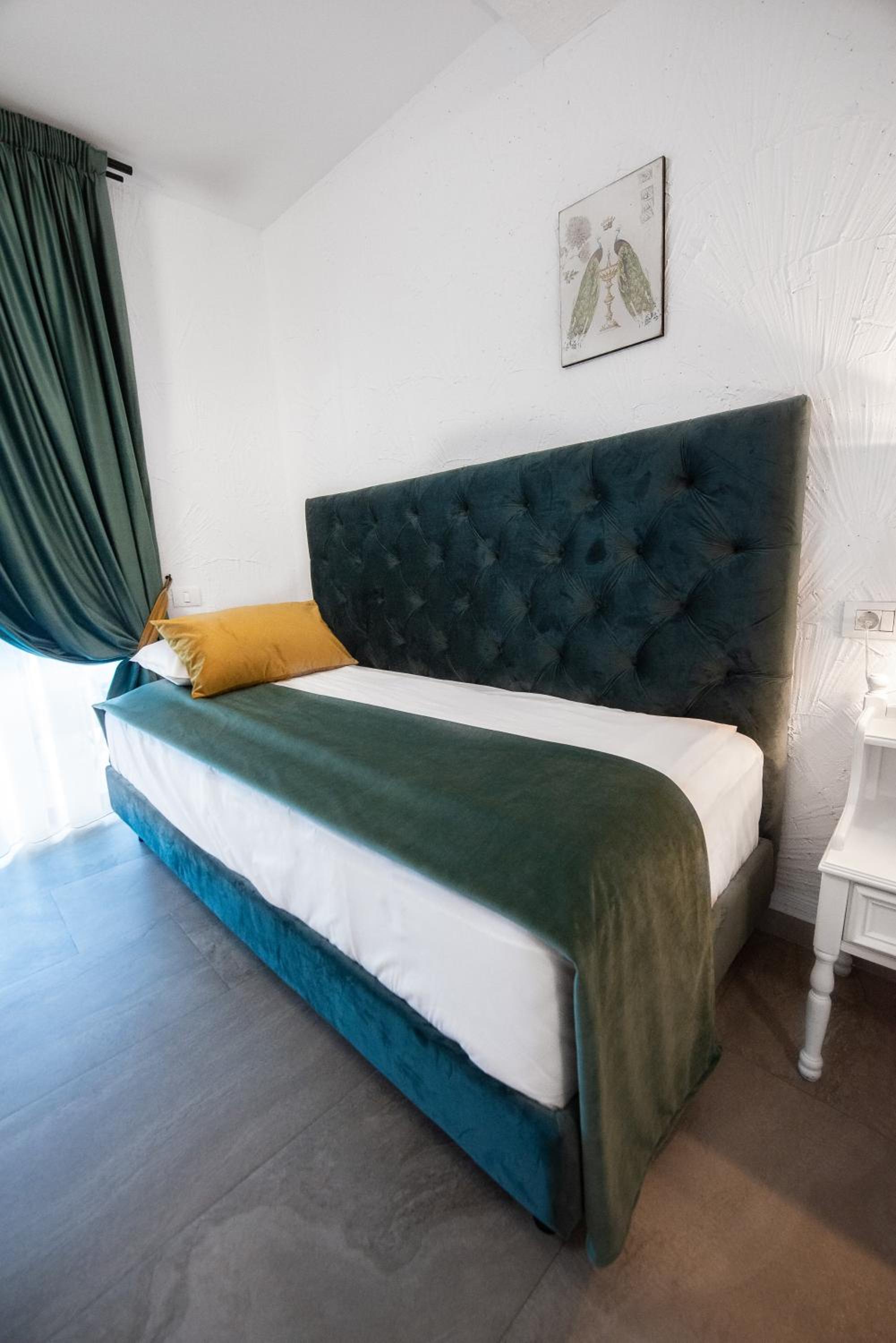 Triple Room with Balcony - Photo 5