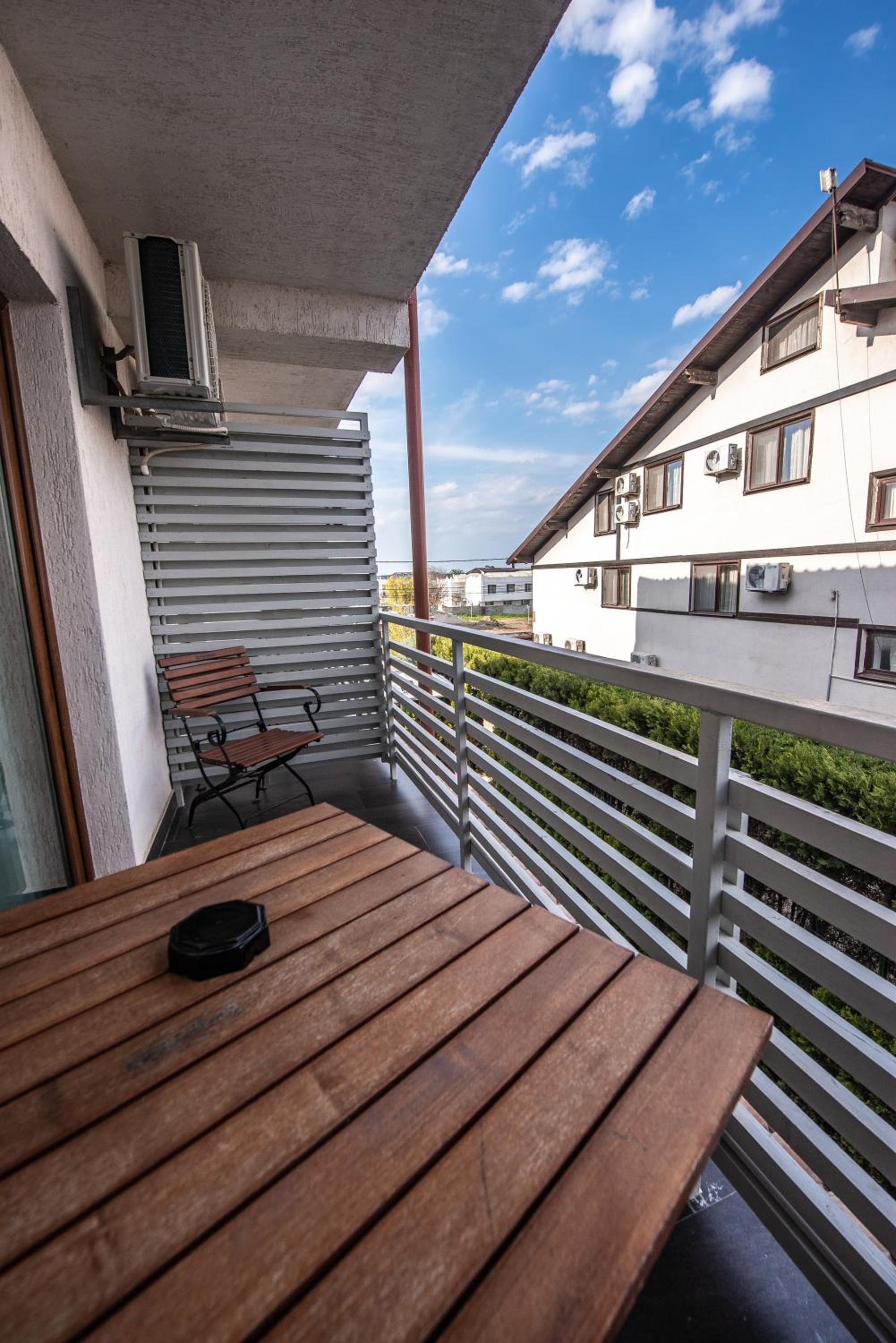 Triple Room with Balcony - Photo 12