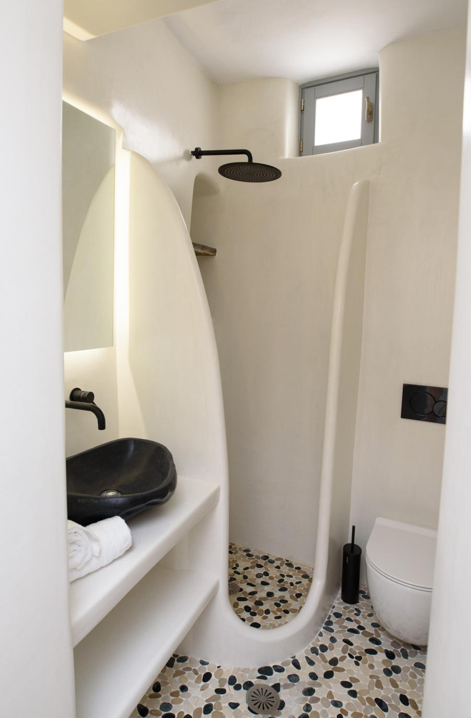 Three-Bedroom House - Photo 9