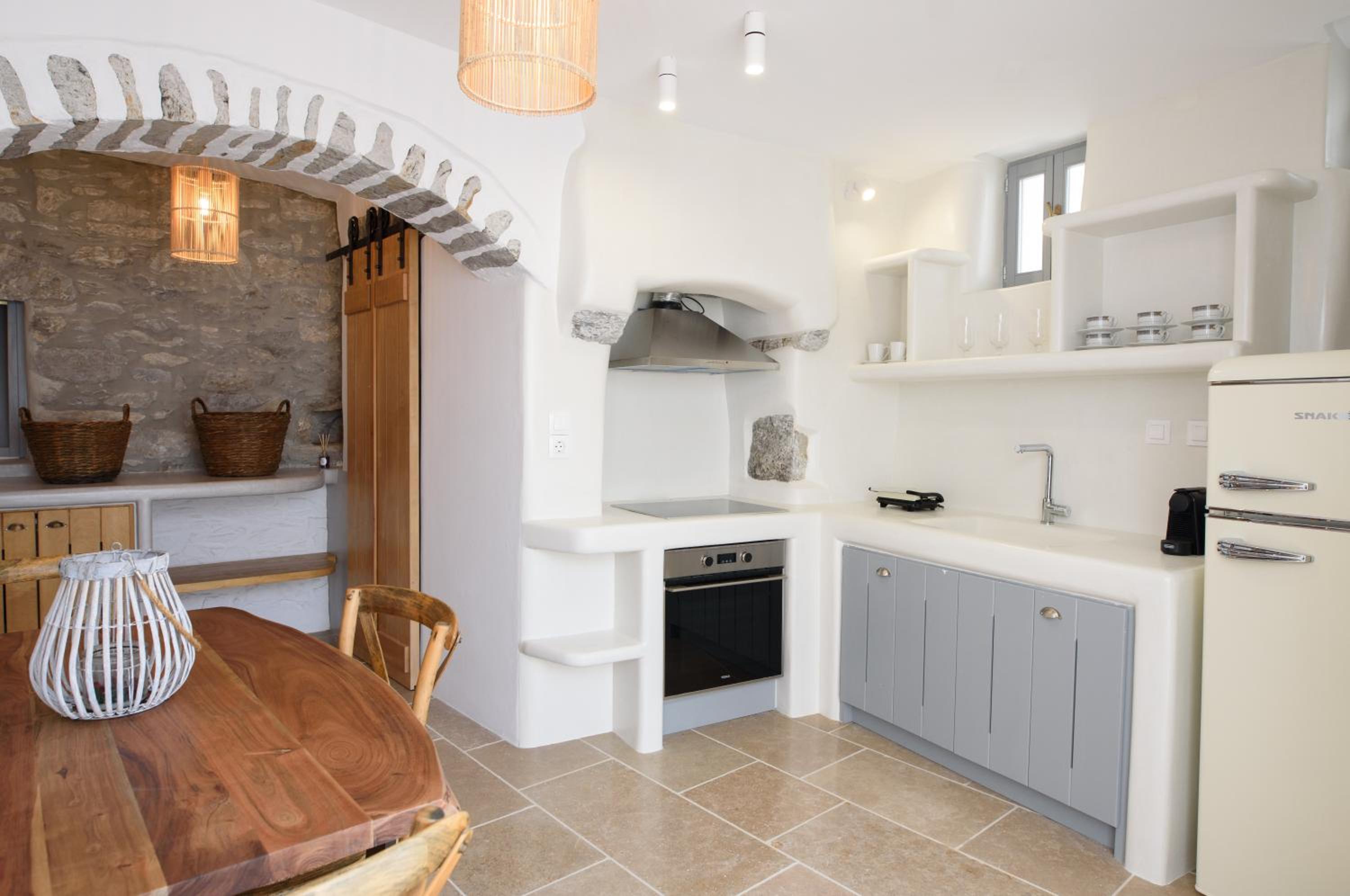 Three-Bedroom House - Photo 10