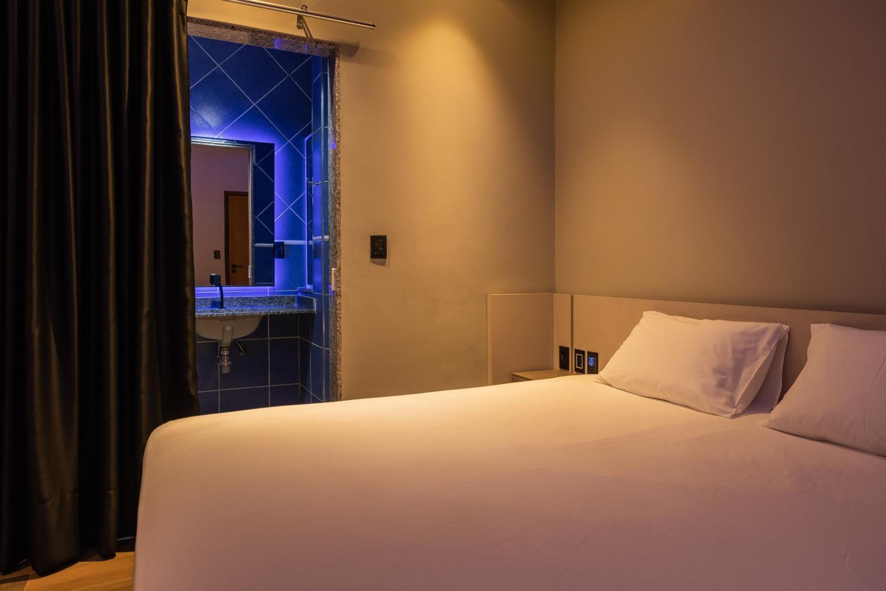 Suite - Photo 5