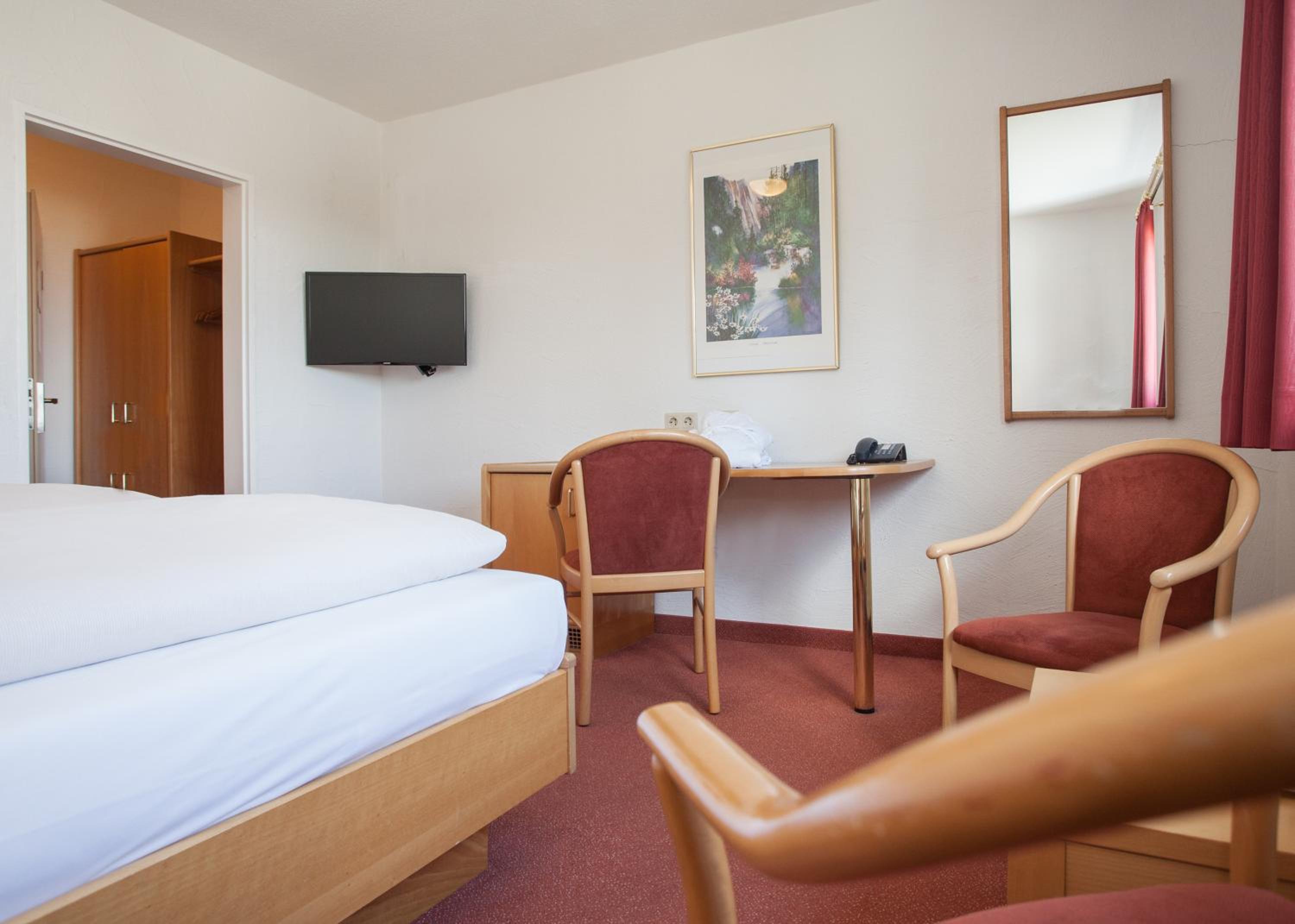 Economy Double Room photo 3