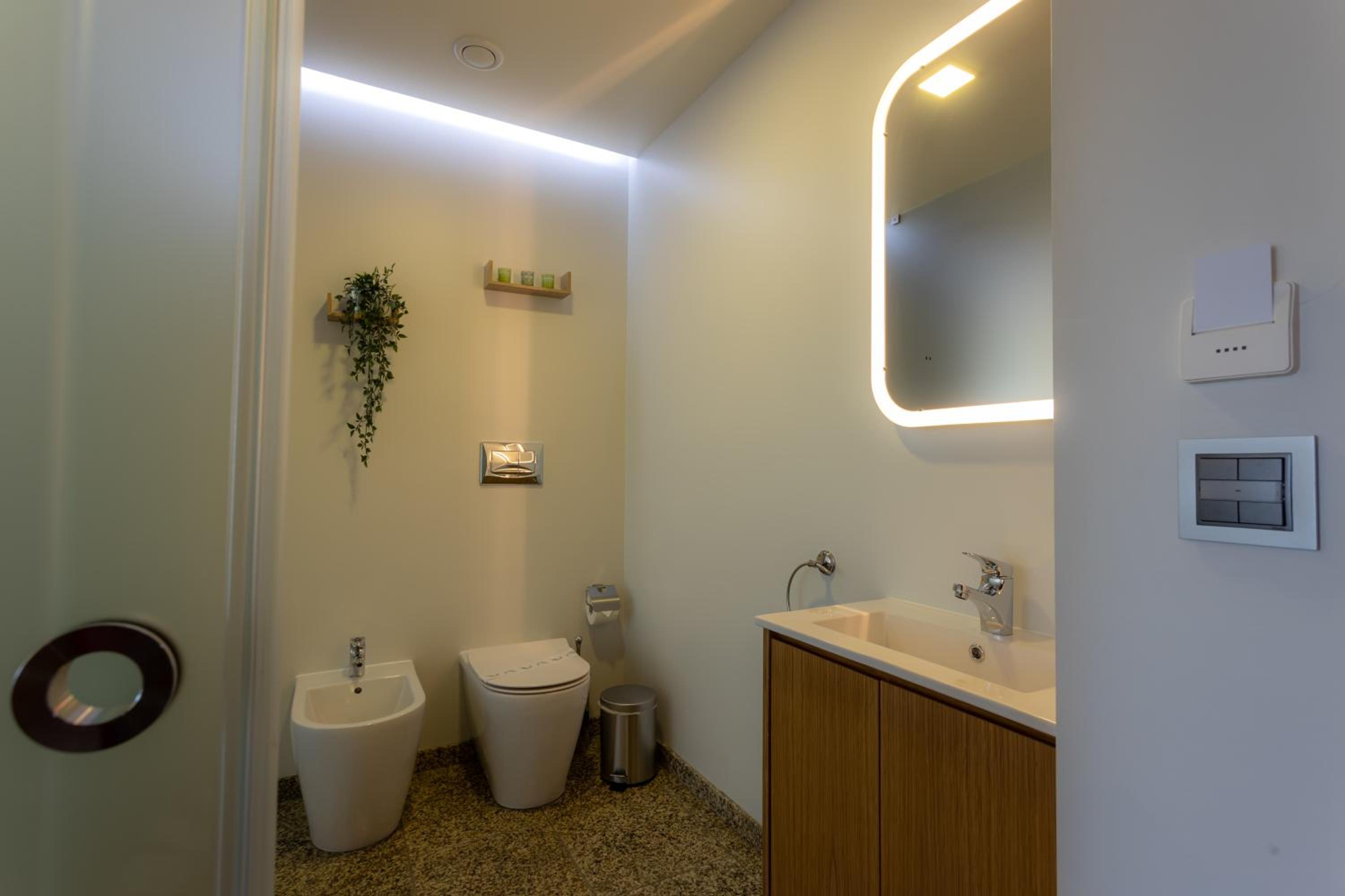 Twin Room - Photo 12