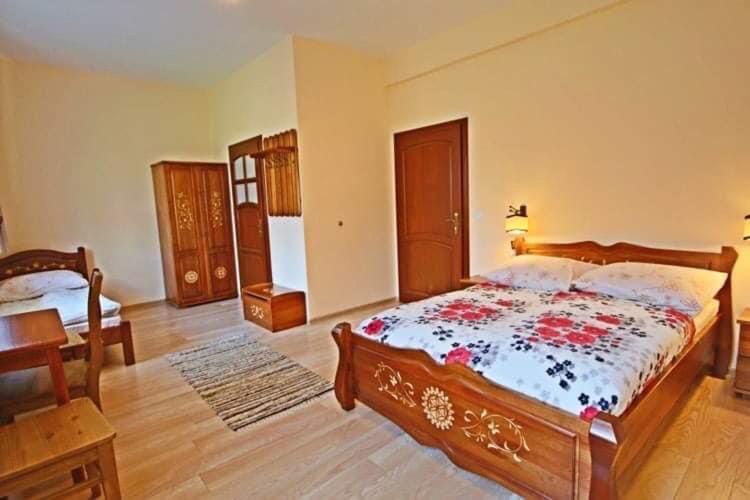 Triple Room with Private Bathroom photo 1