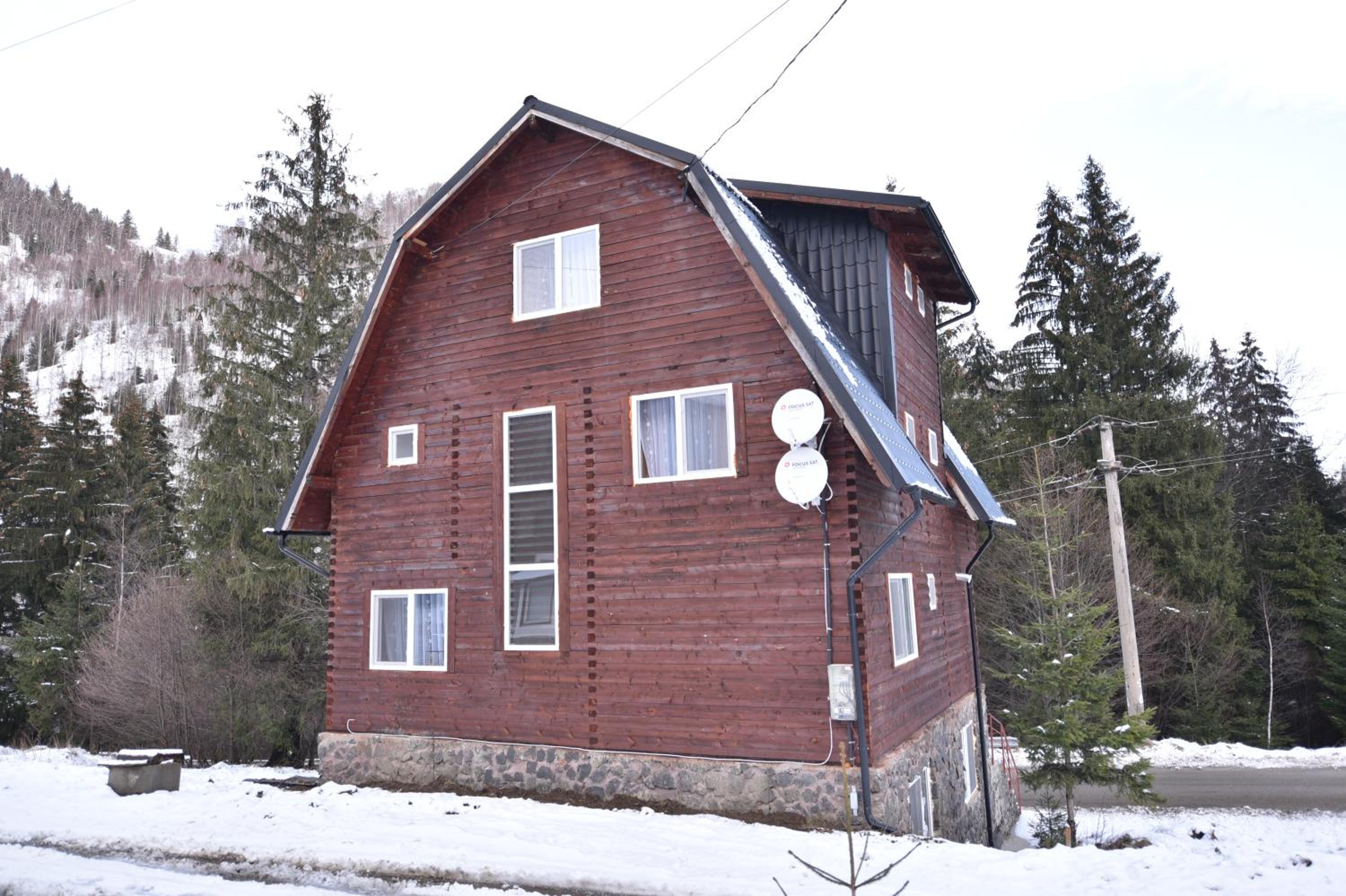 Eight-Bedroom House - Photo 34