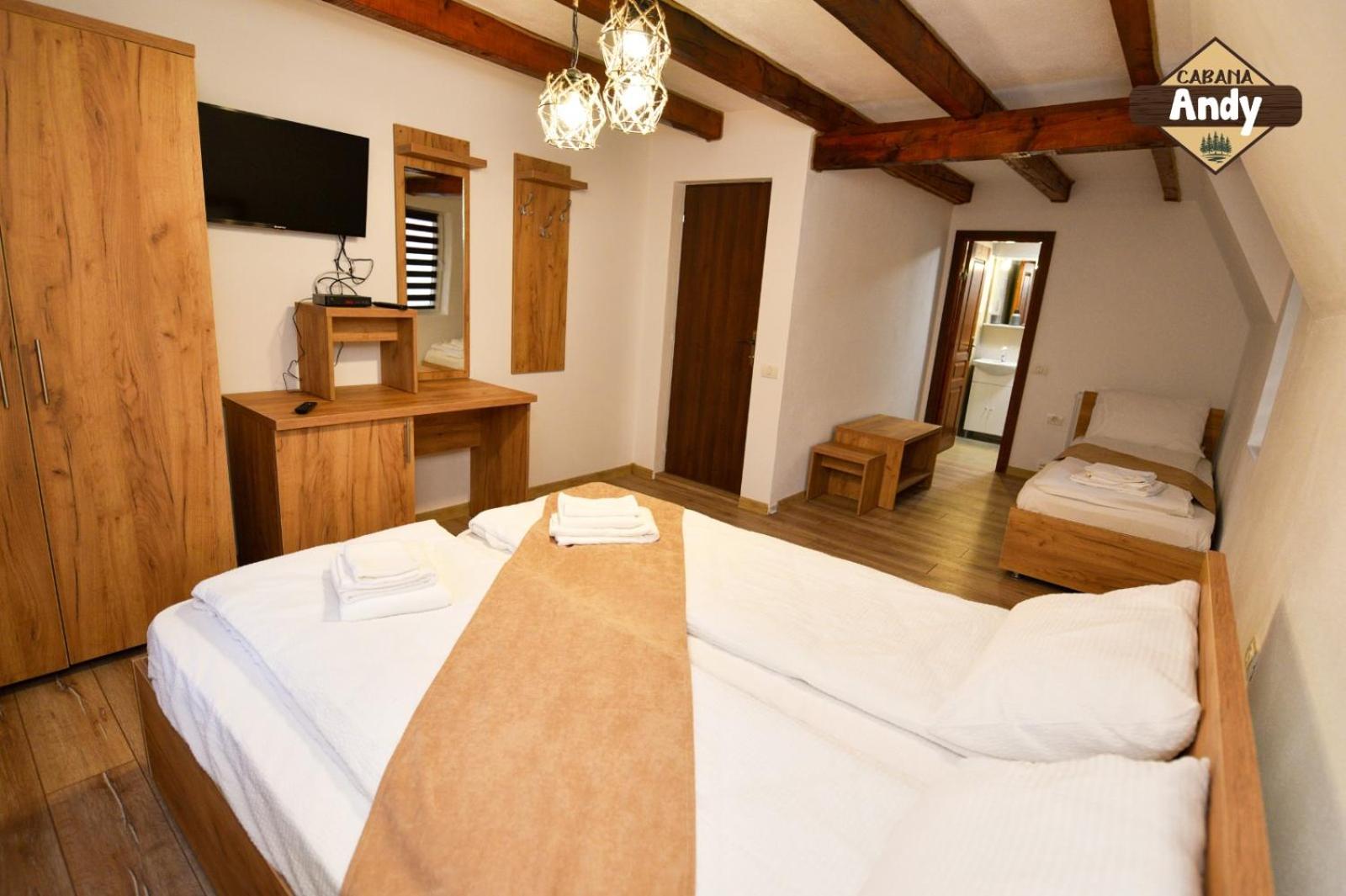 Eight-Bedroom House - Photo 24
