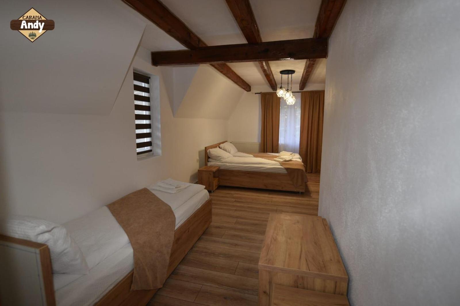 Eight-Bedroom House - Photo 25