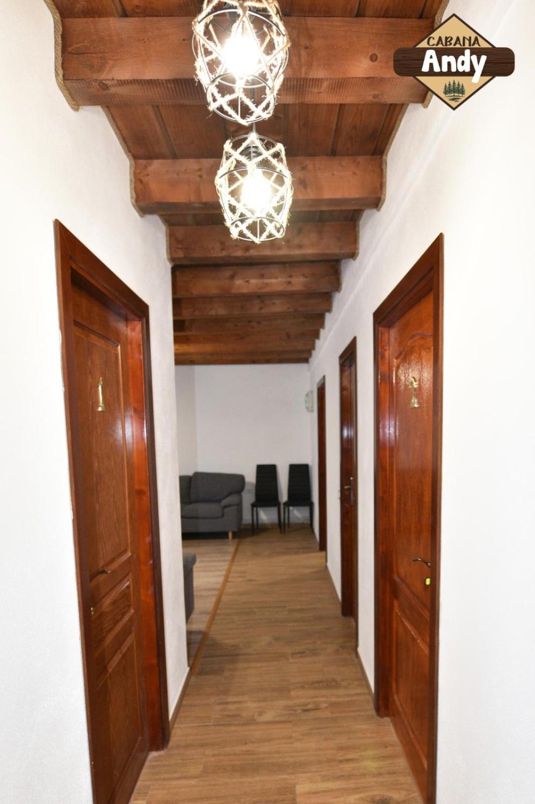 Eight-Bedroom House - Photo 13