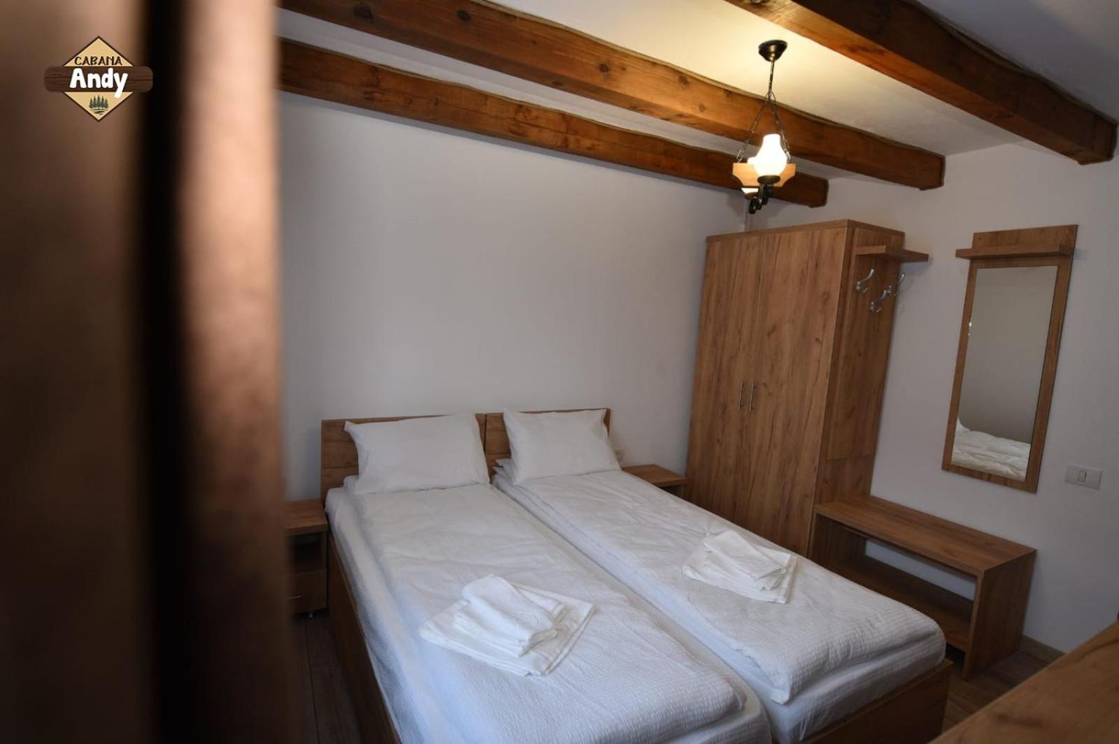 Eight-Bedroom House - Photo 10