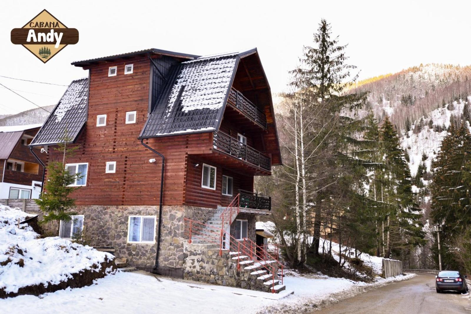Eight-Bedroom House - Photo 3