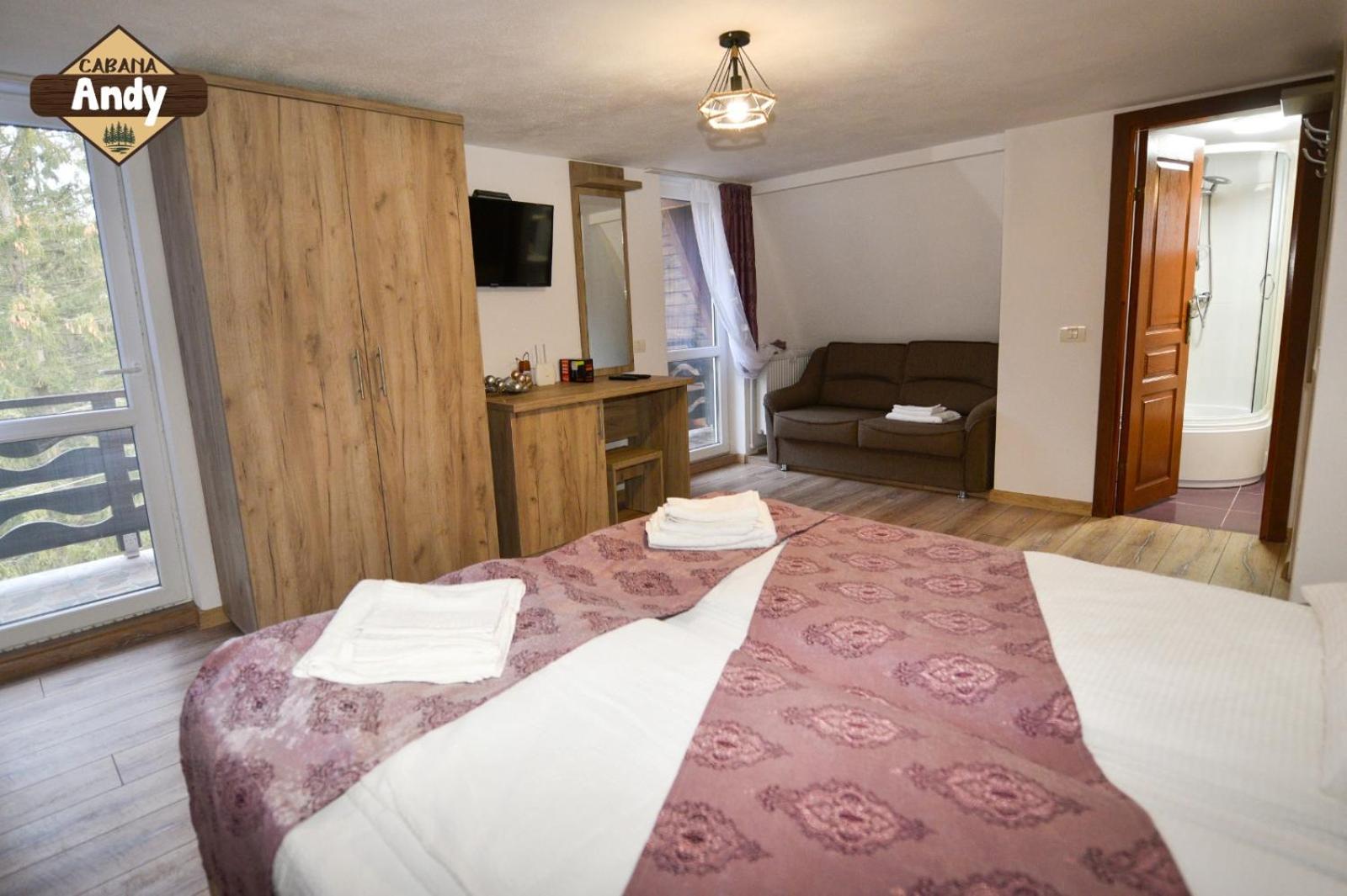 Eight-Bedroom House - Photo 1