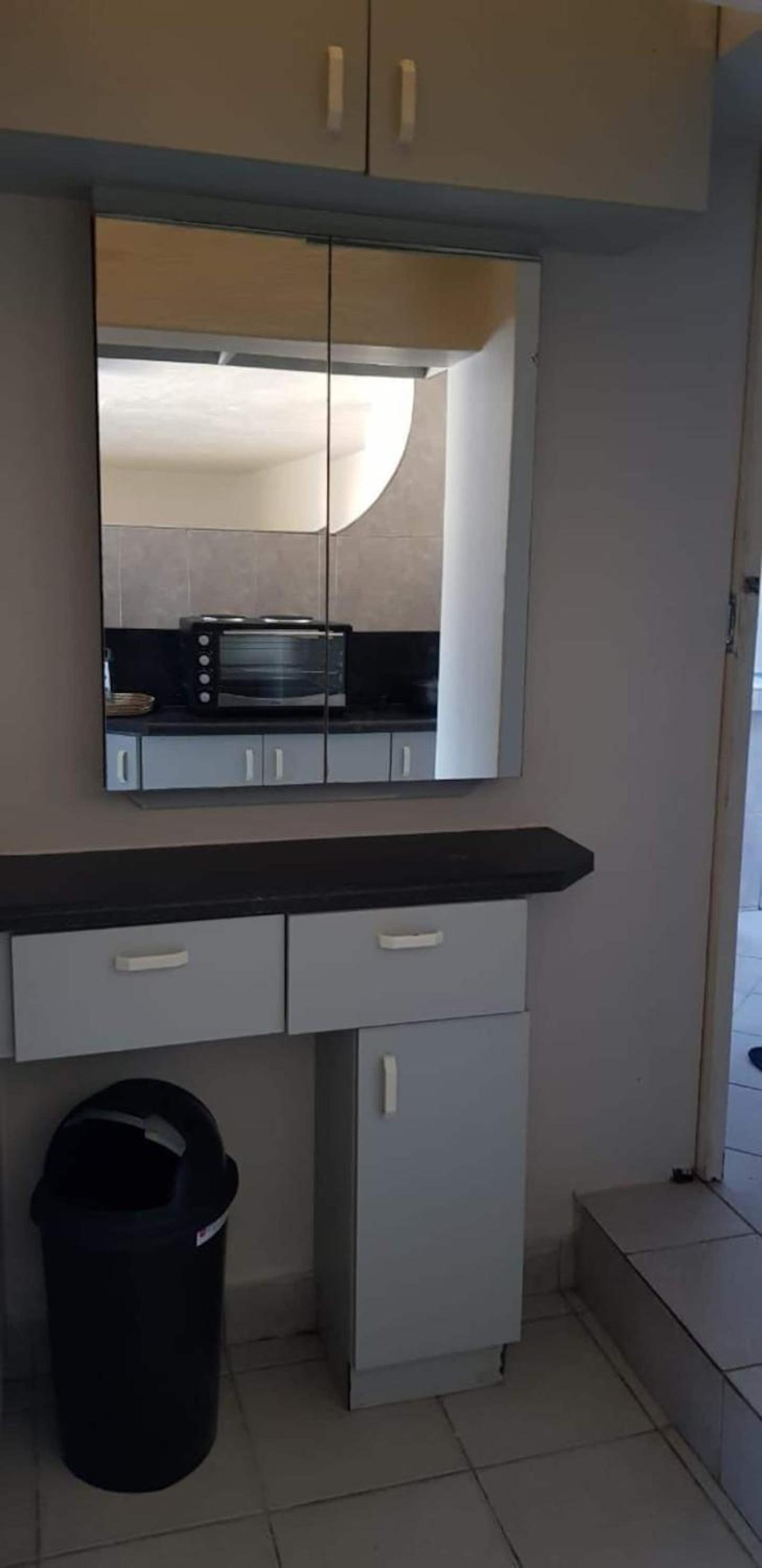 One-Bedroom House photo 1