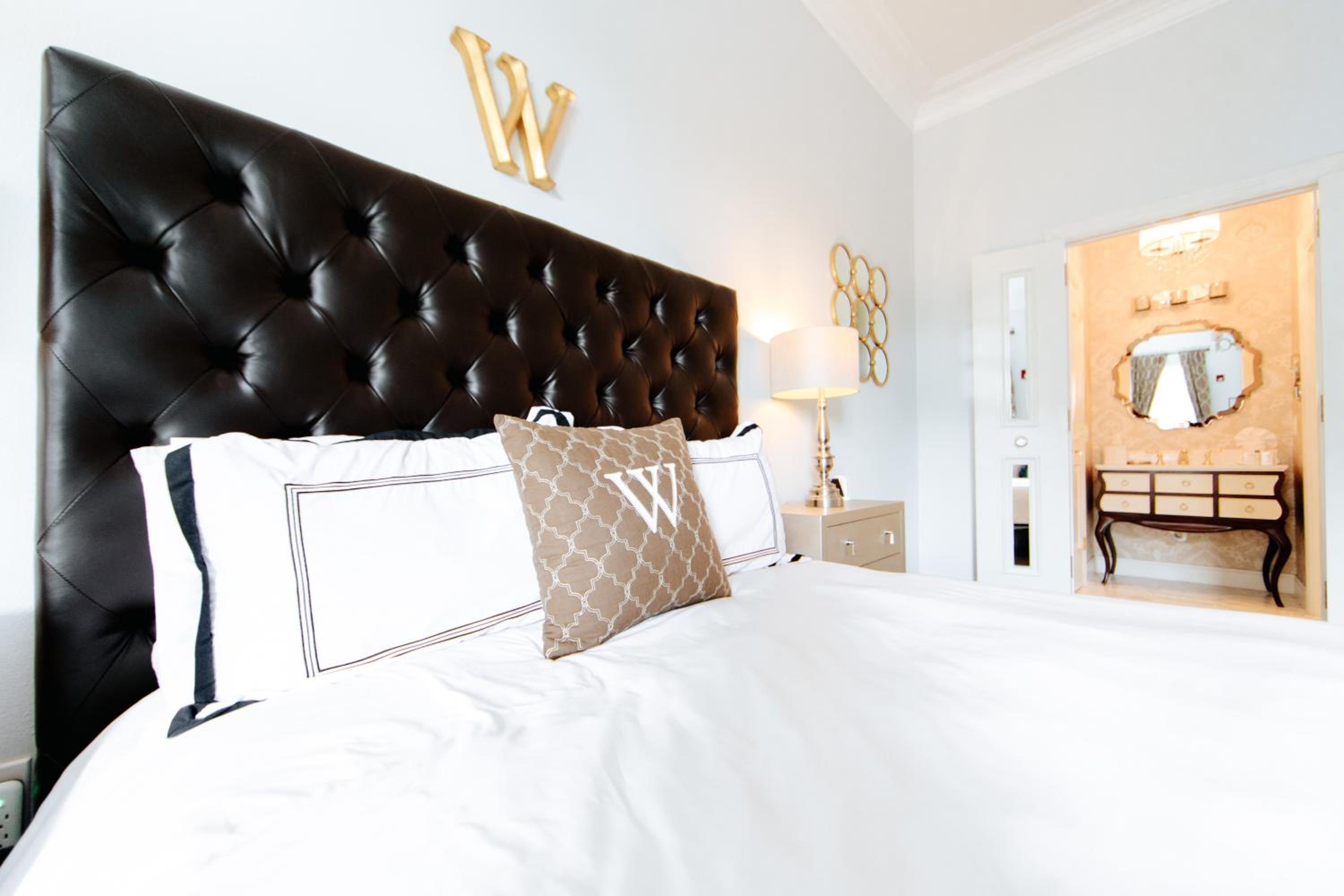 Queen Room photo 2