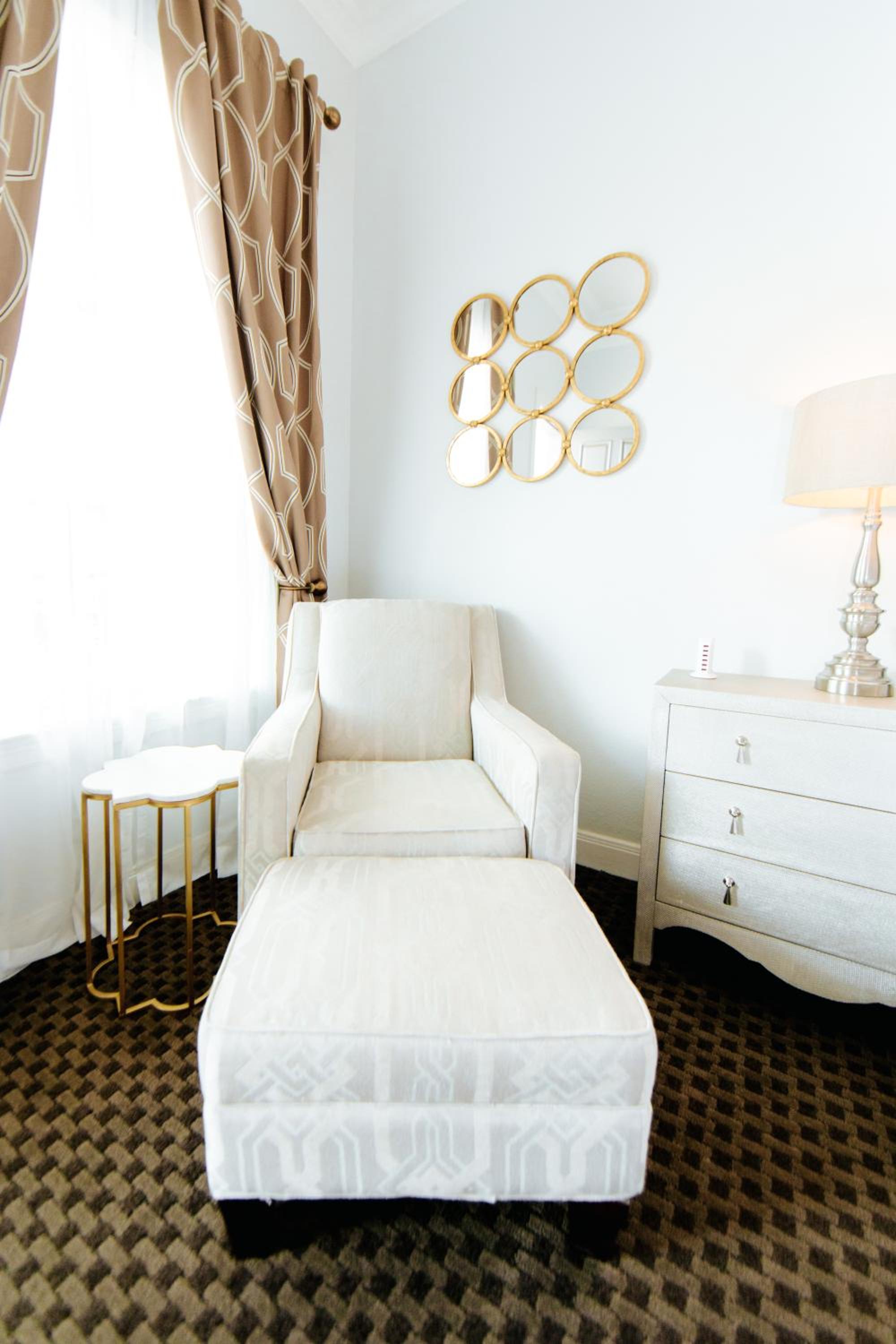 Queen Room photo 1
