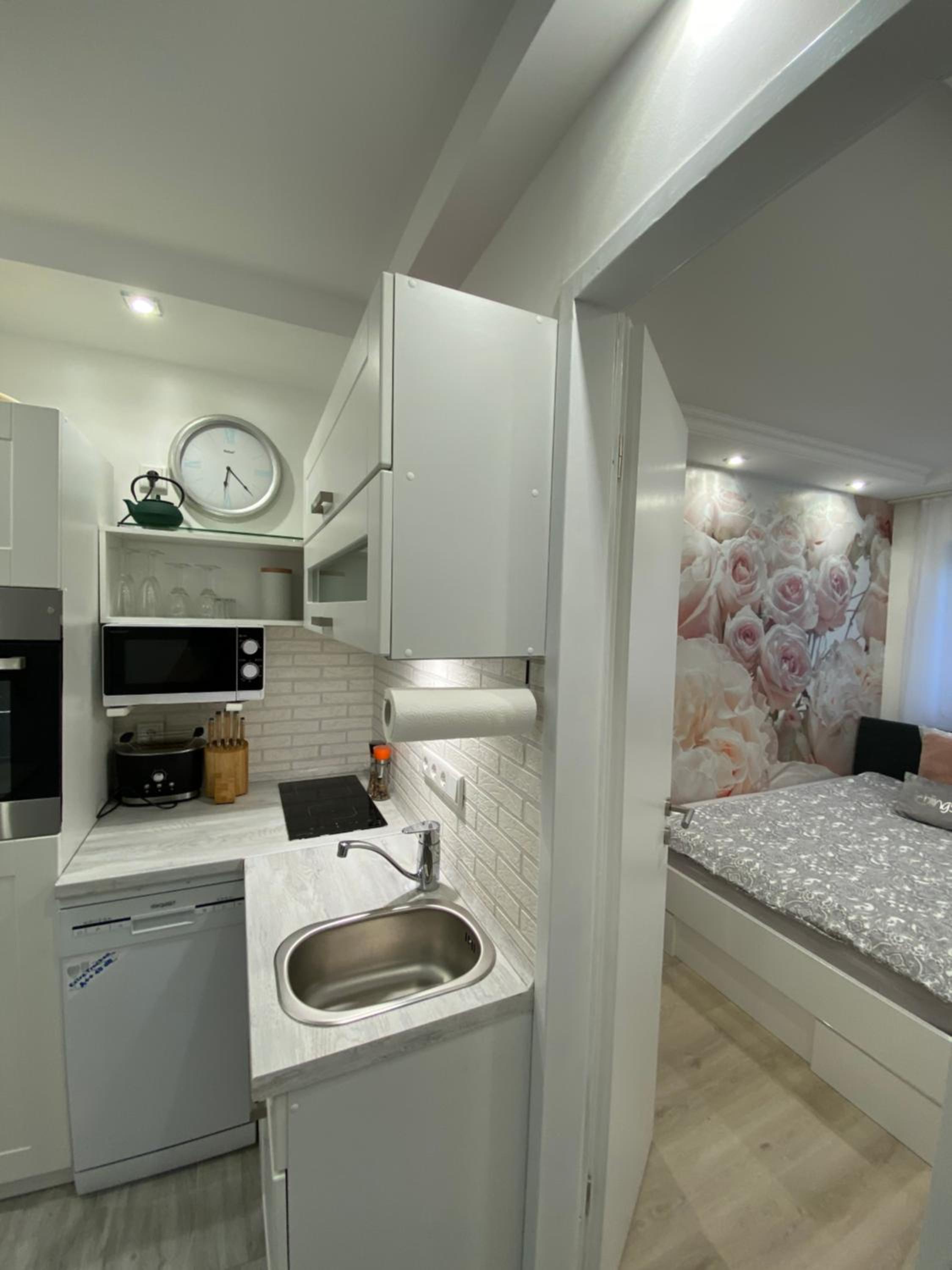 One-Bedroom Apartment photo 2