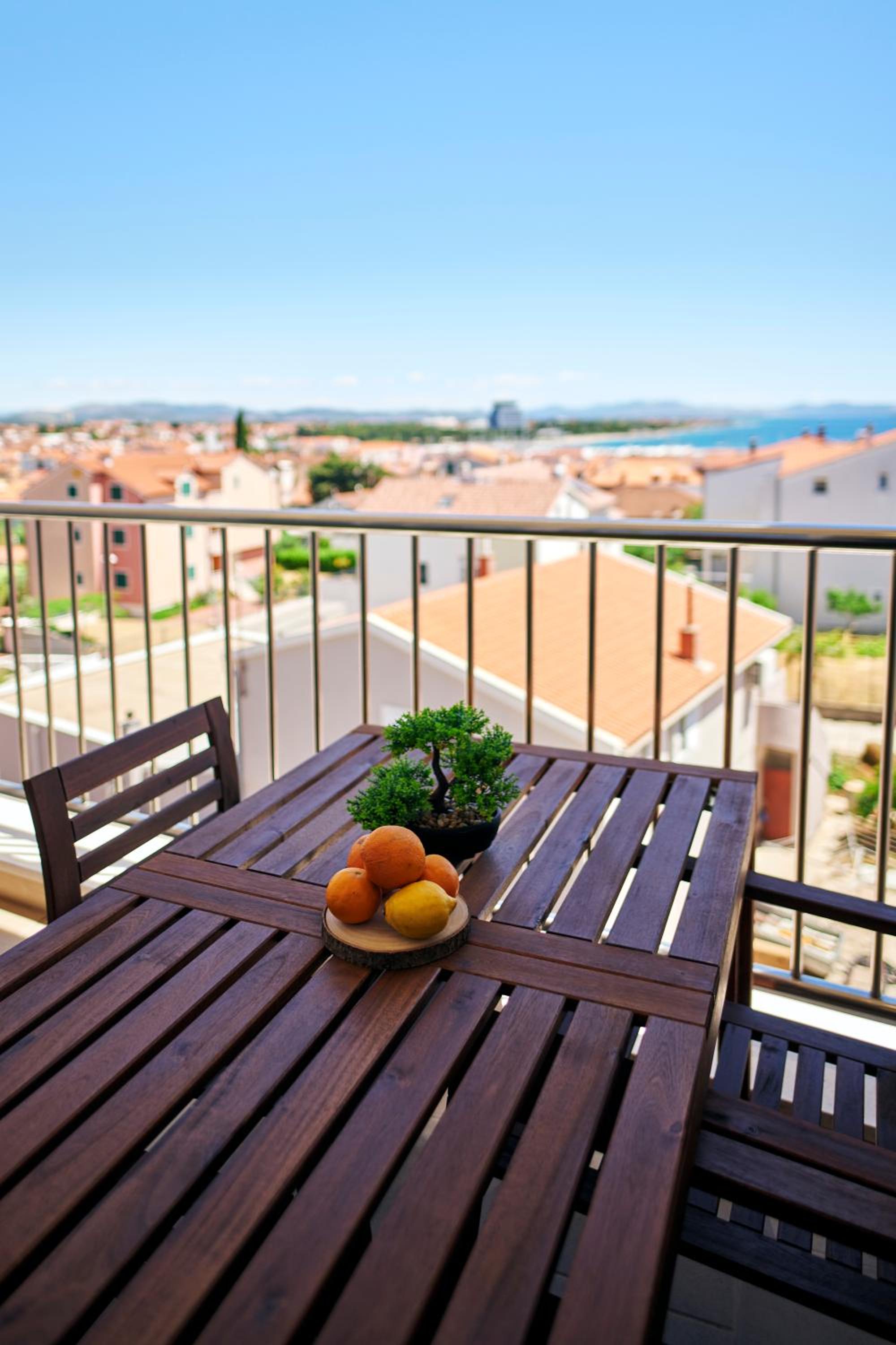 One-Bedroom Apartment with Balcony and Sea View - Photo 13