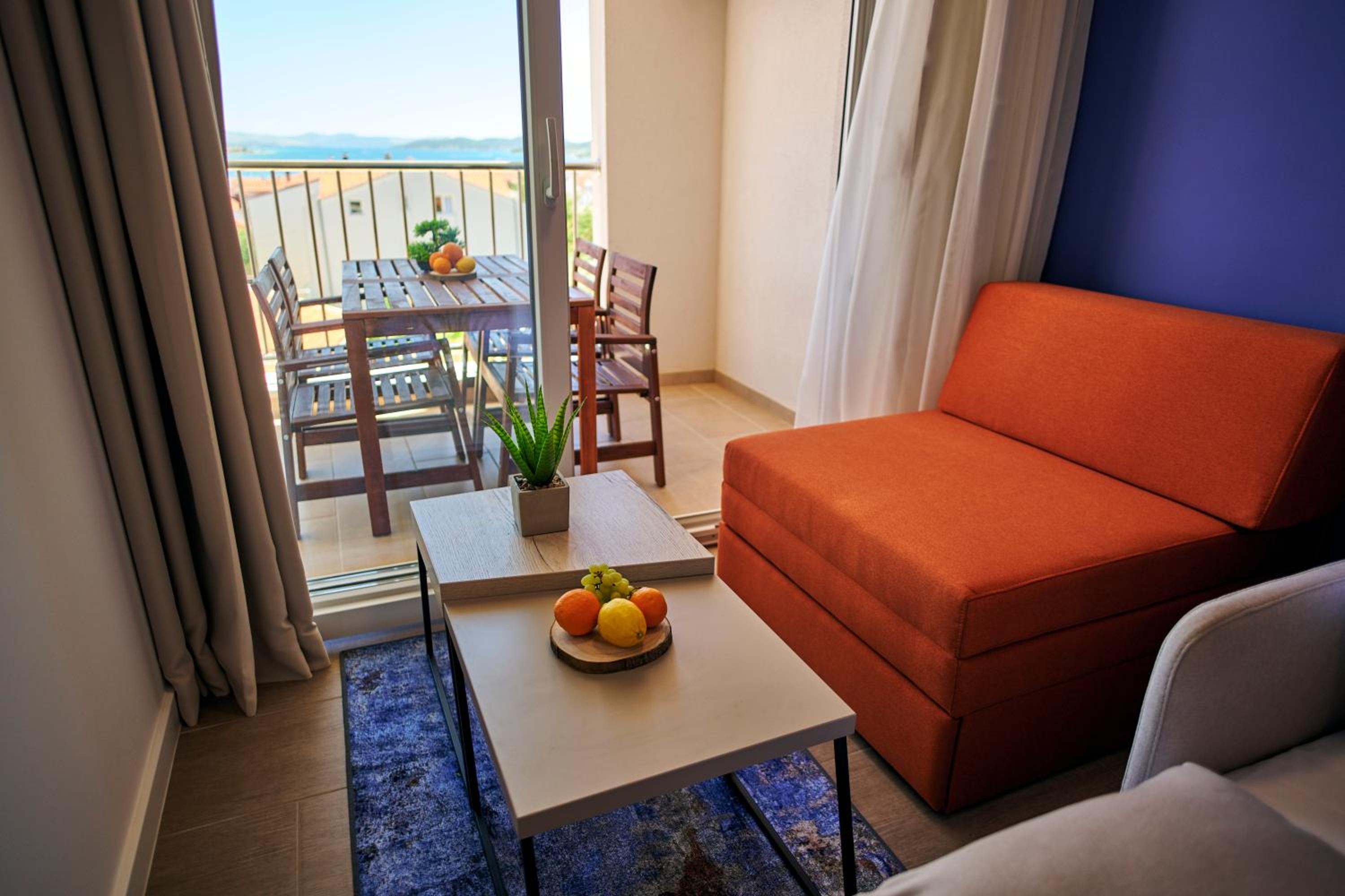 One-Bedroom Apartment with Balcony and Sea View - Photo 20