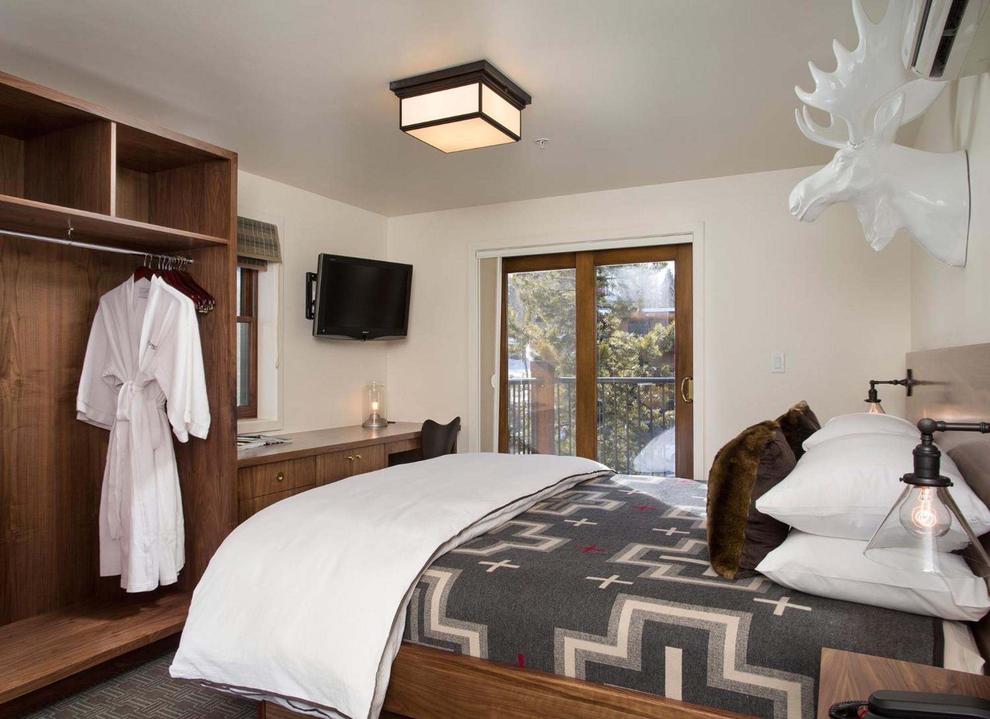 King Room With Balcony