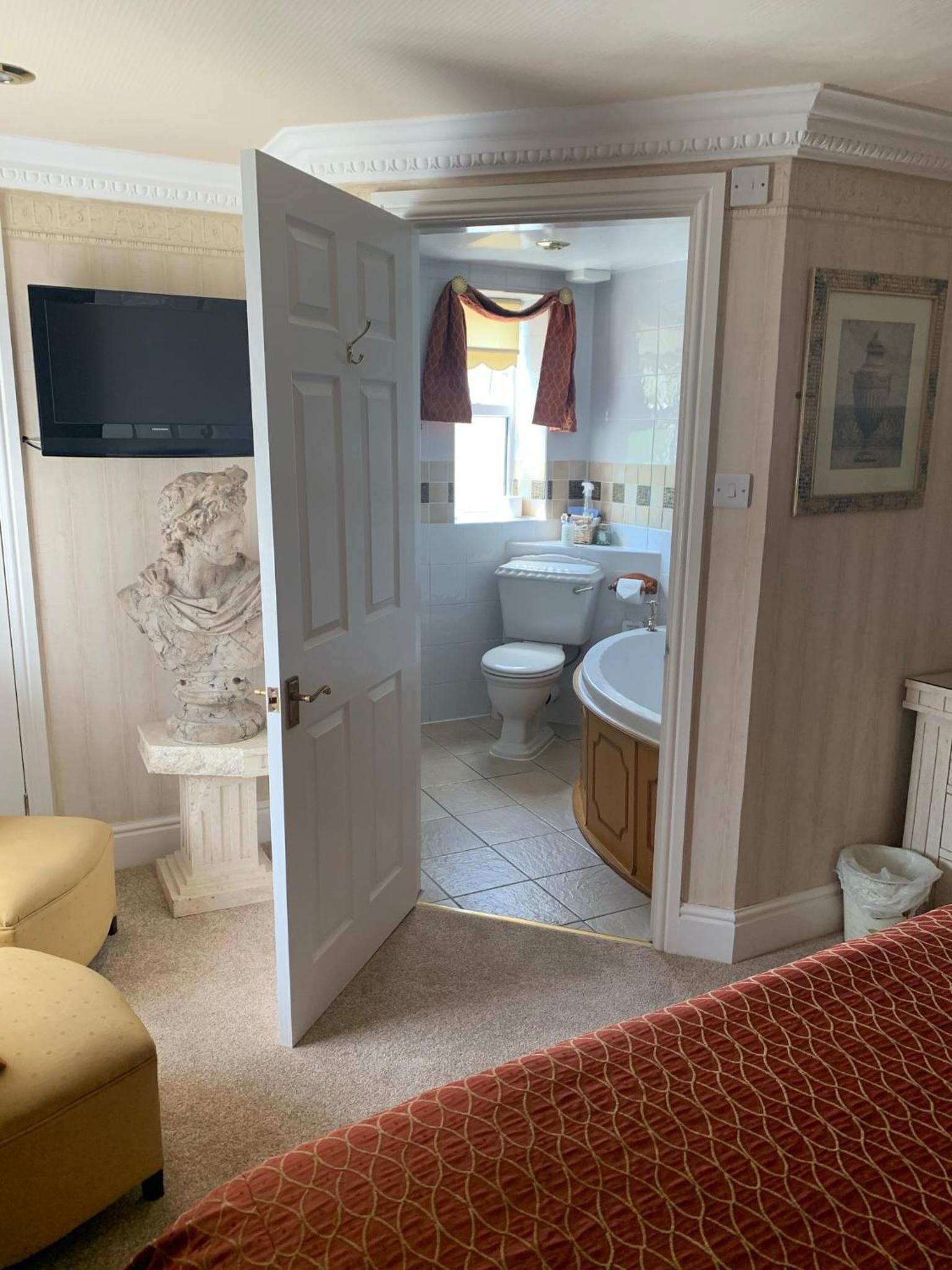 Superior King Room - Photo 11