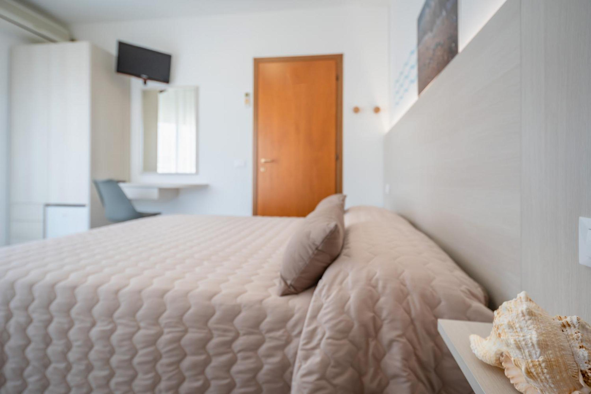 Budget Double Room photo 3
