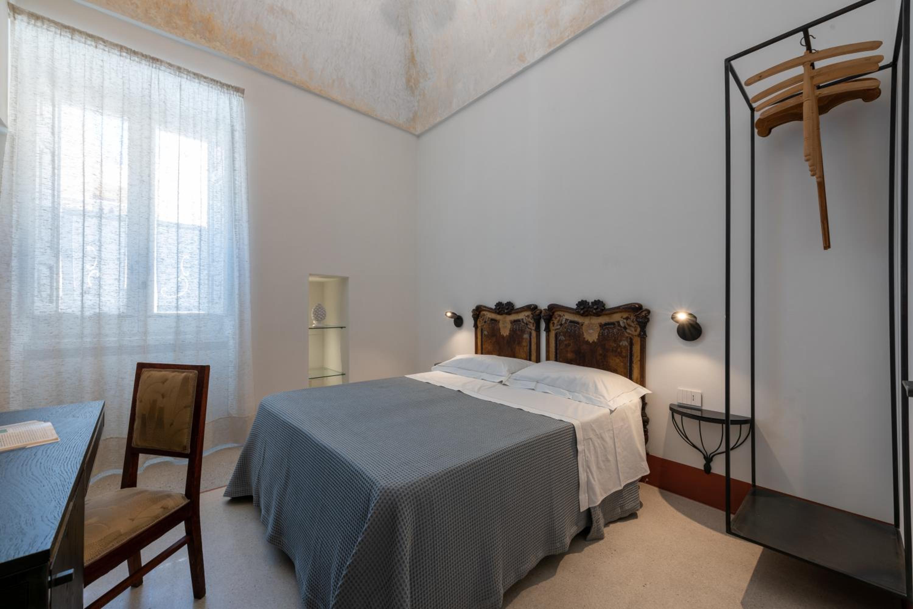 Standard Double Room photo 2