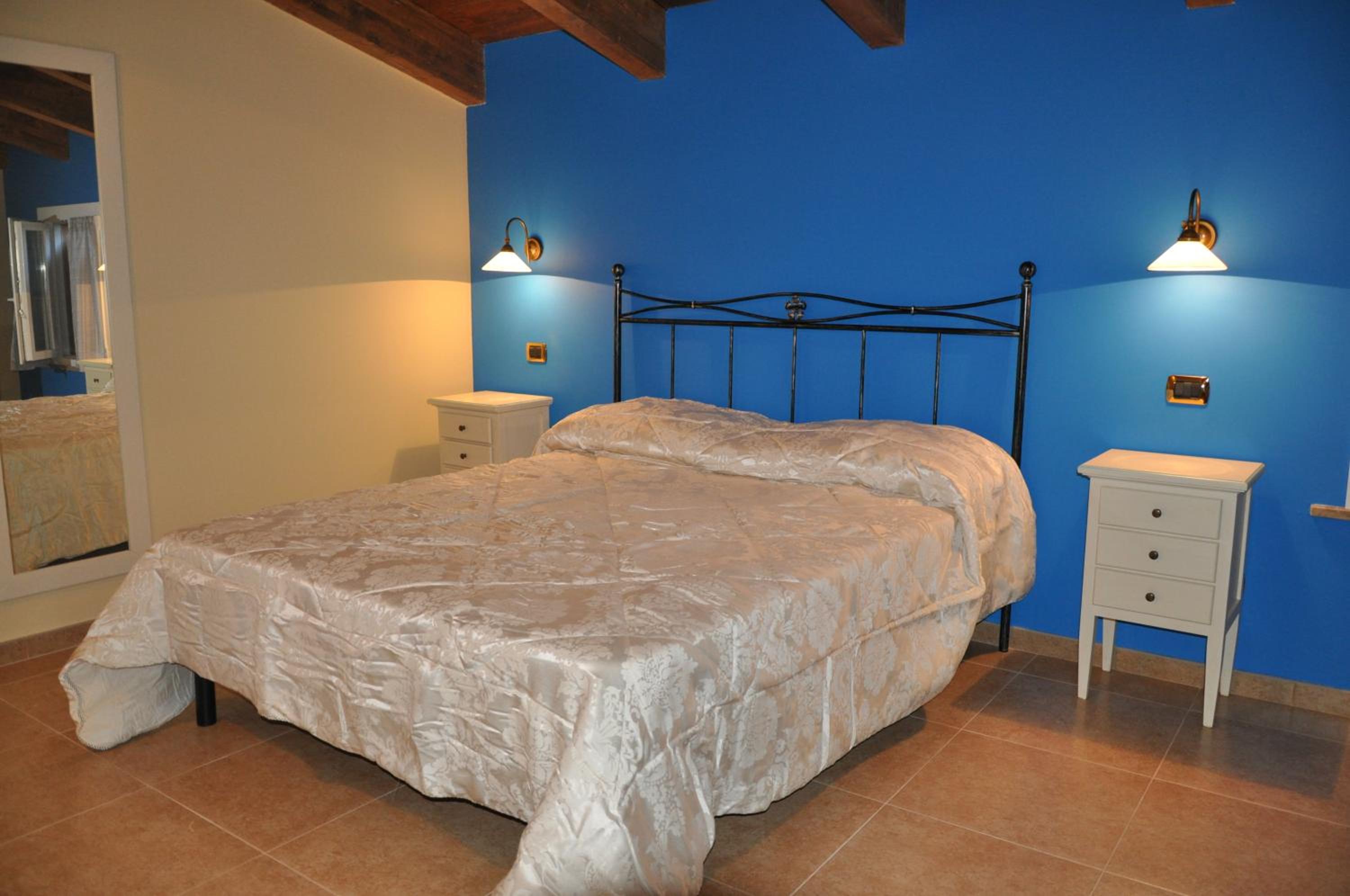 One-Bedroom Apartment with Balcony photo 1