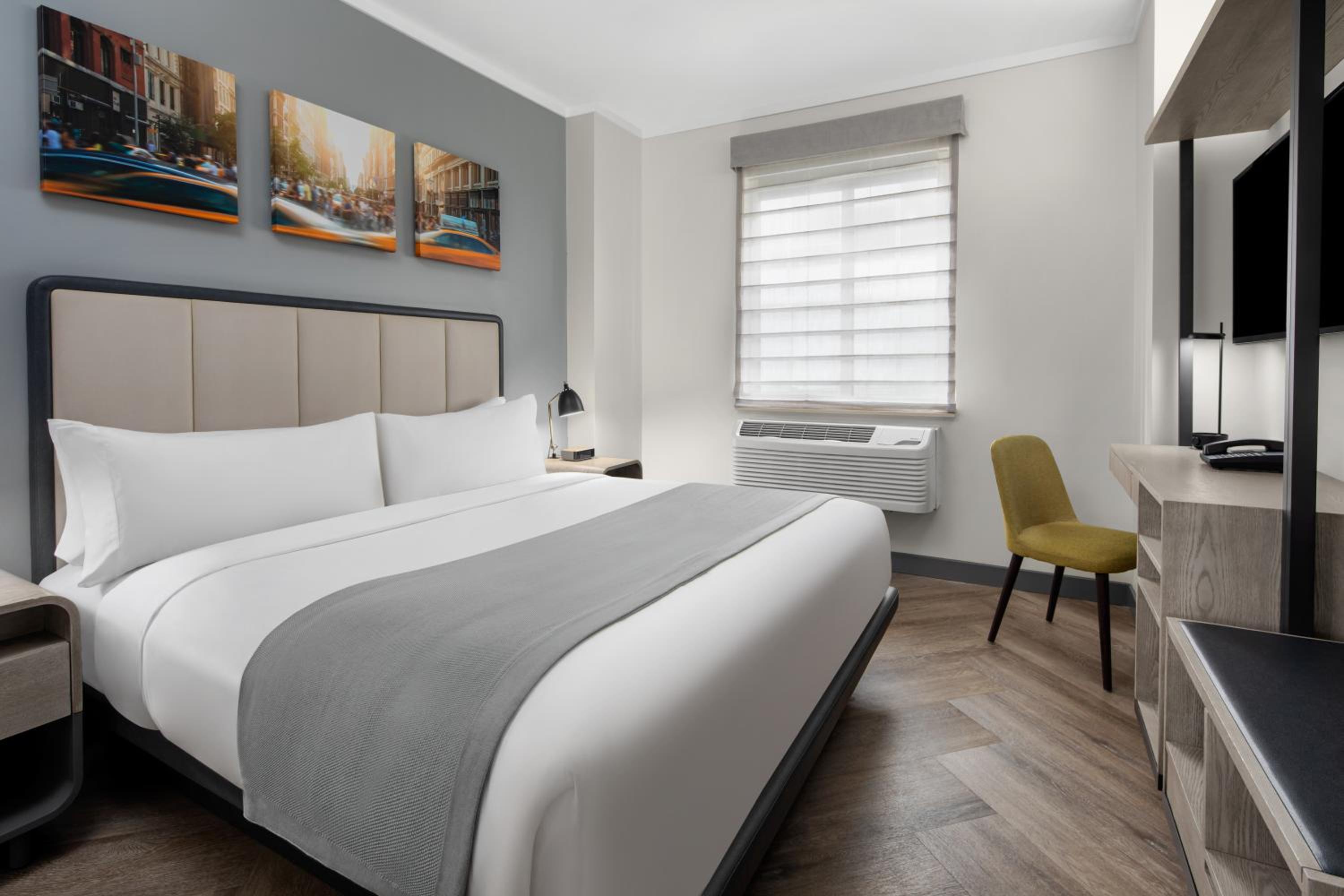 Premier One Bedroom Suite thumbnail 5