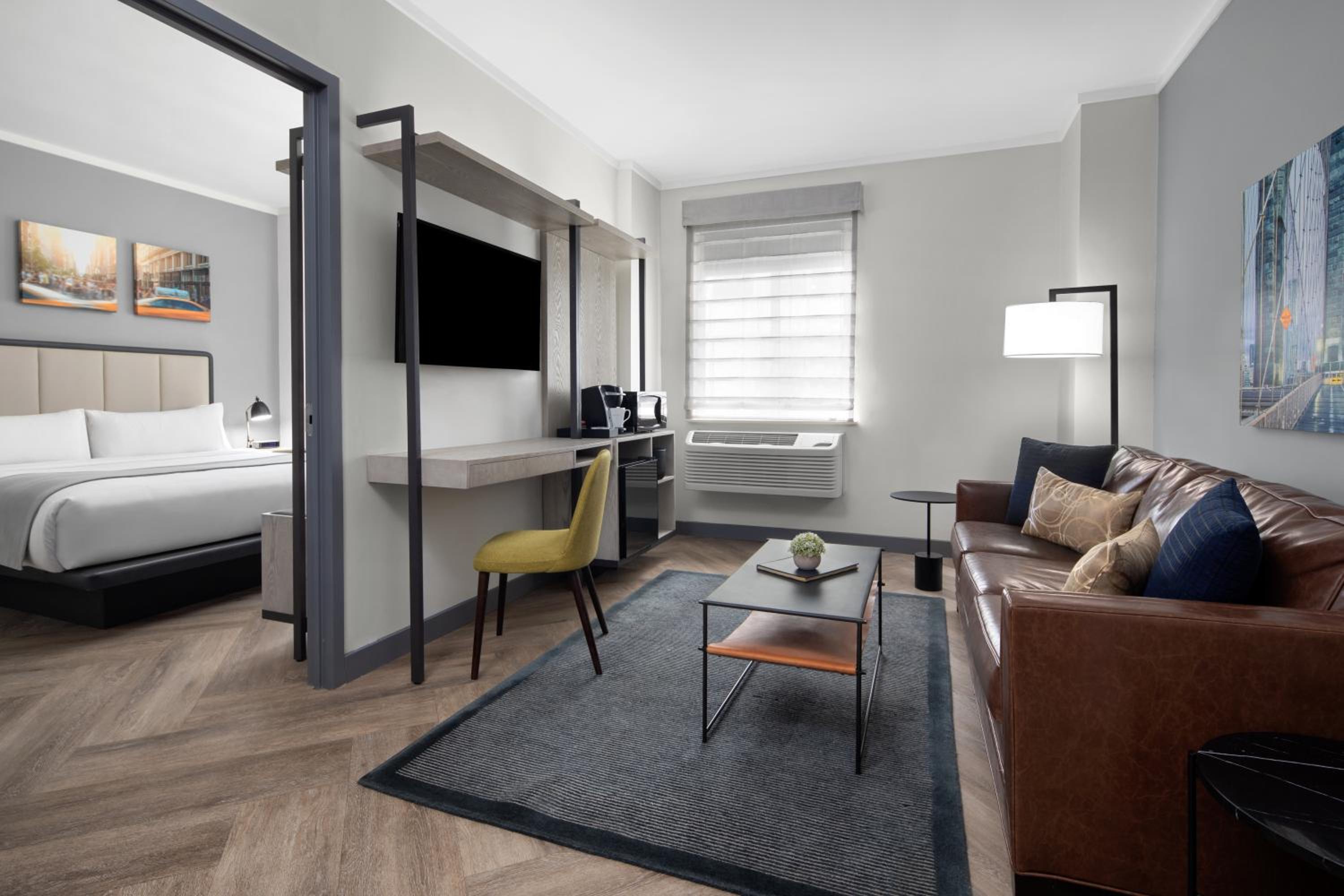 Premier One Bedroom Suite thumbnail 6