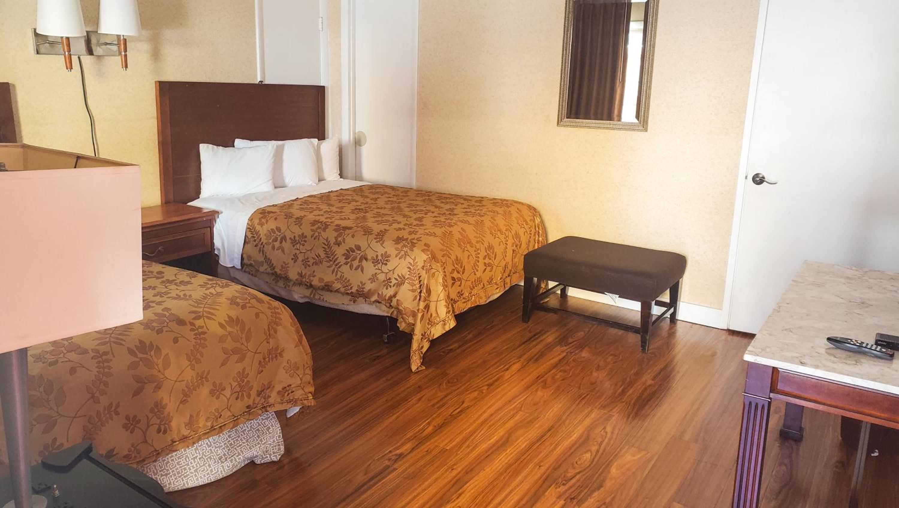 Double Room with Two Double Beds - Disability Access photo 3