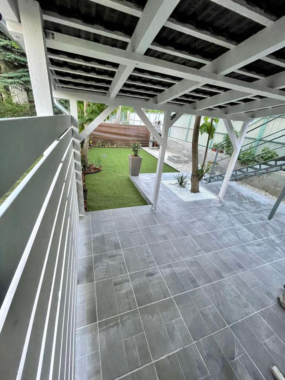 Three-Bedroom House photo 3