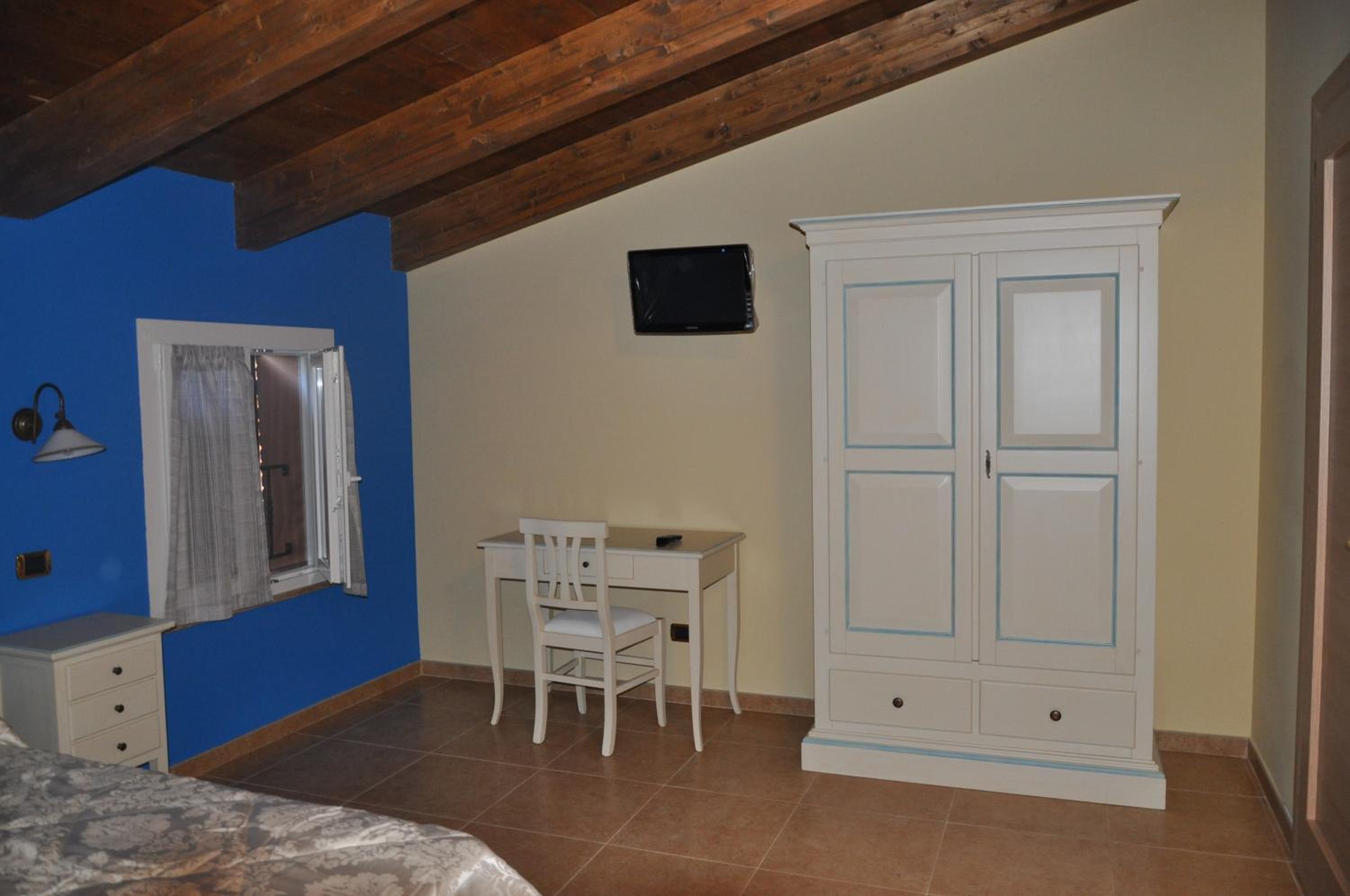 One-Bedroom Apartment with Balcony photo 2