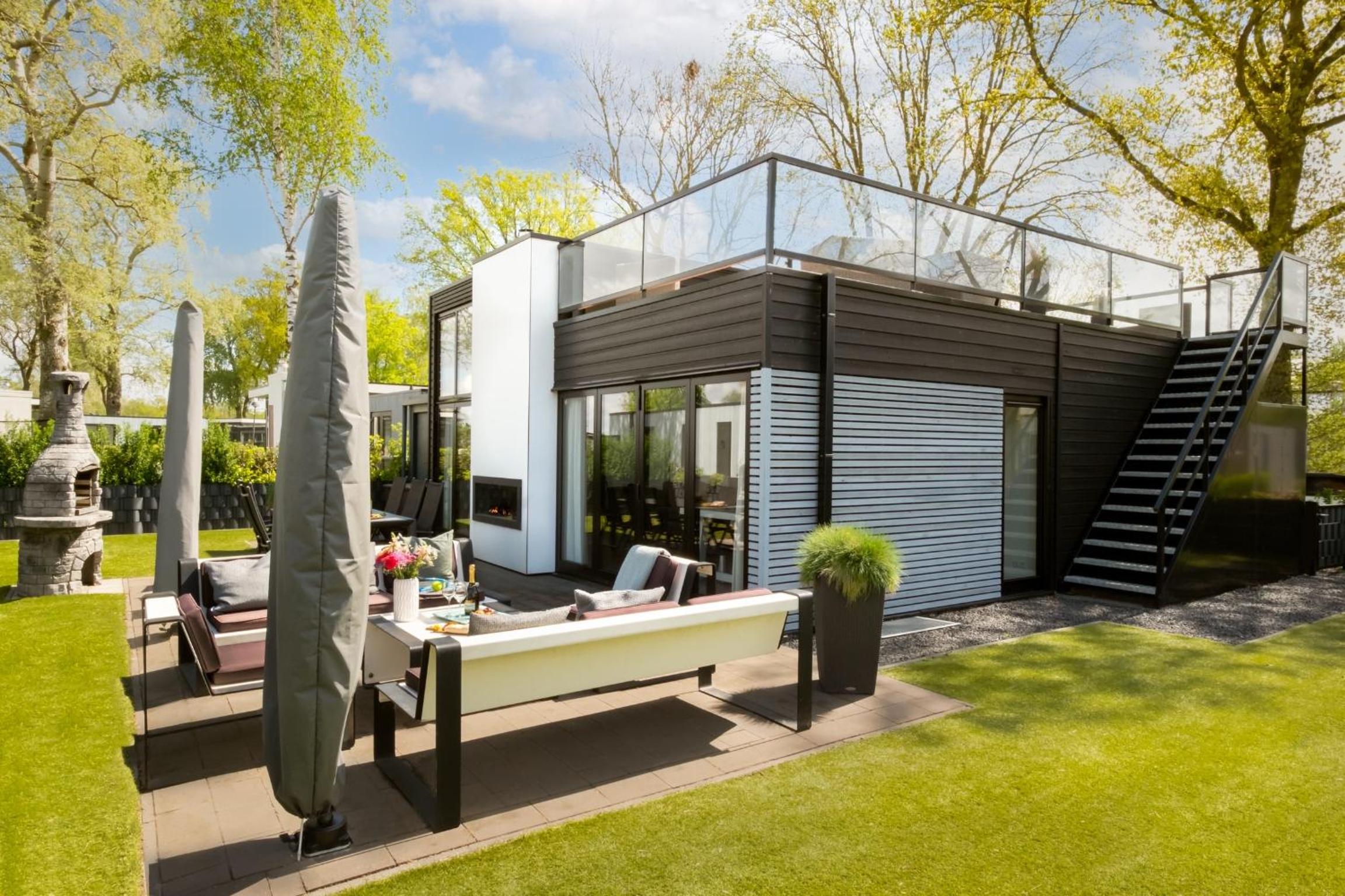 Three-Bedroom House photo 2
