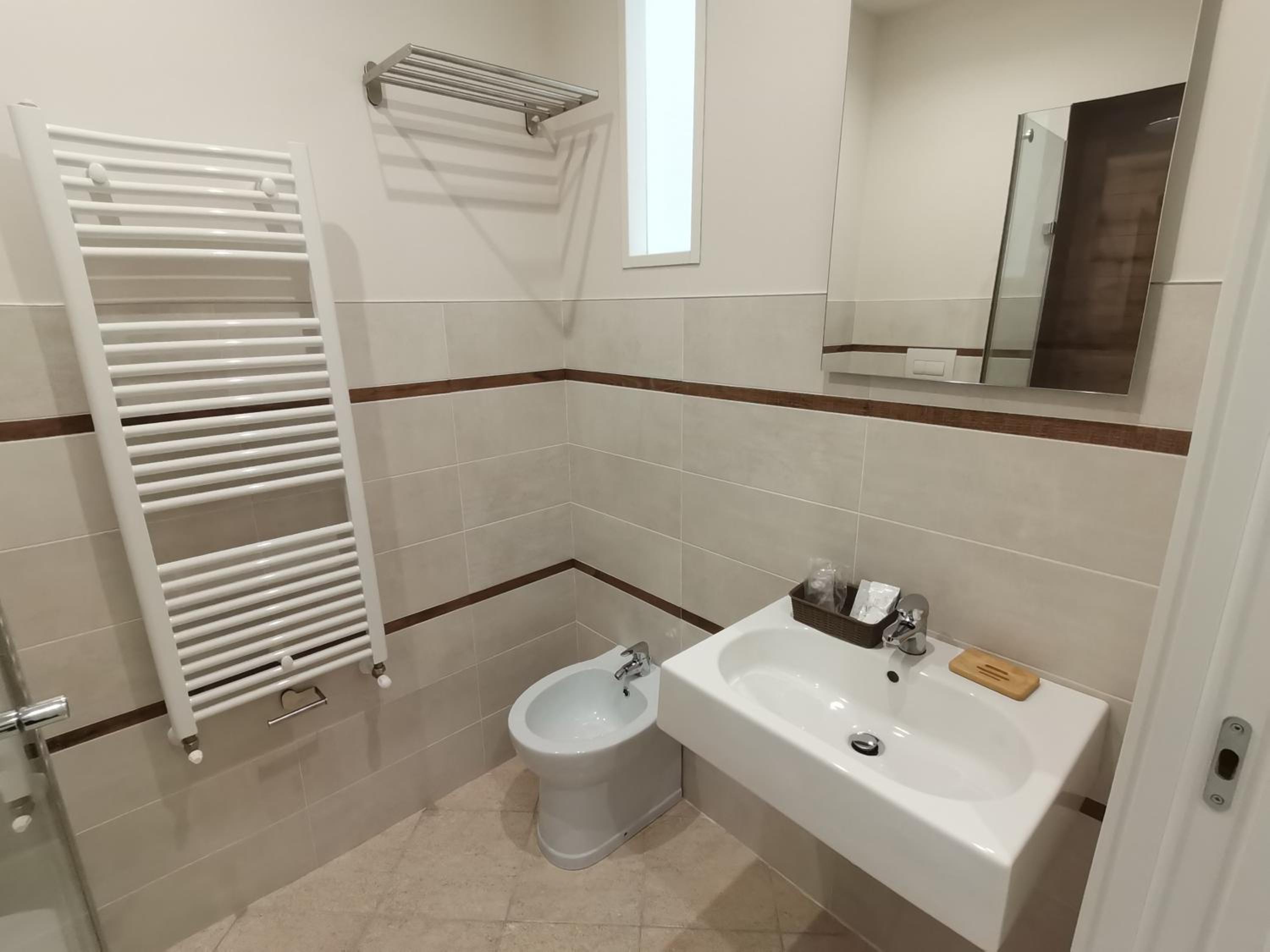 Double Room with Balcony and Sea View - Photo 8