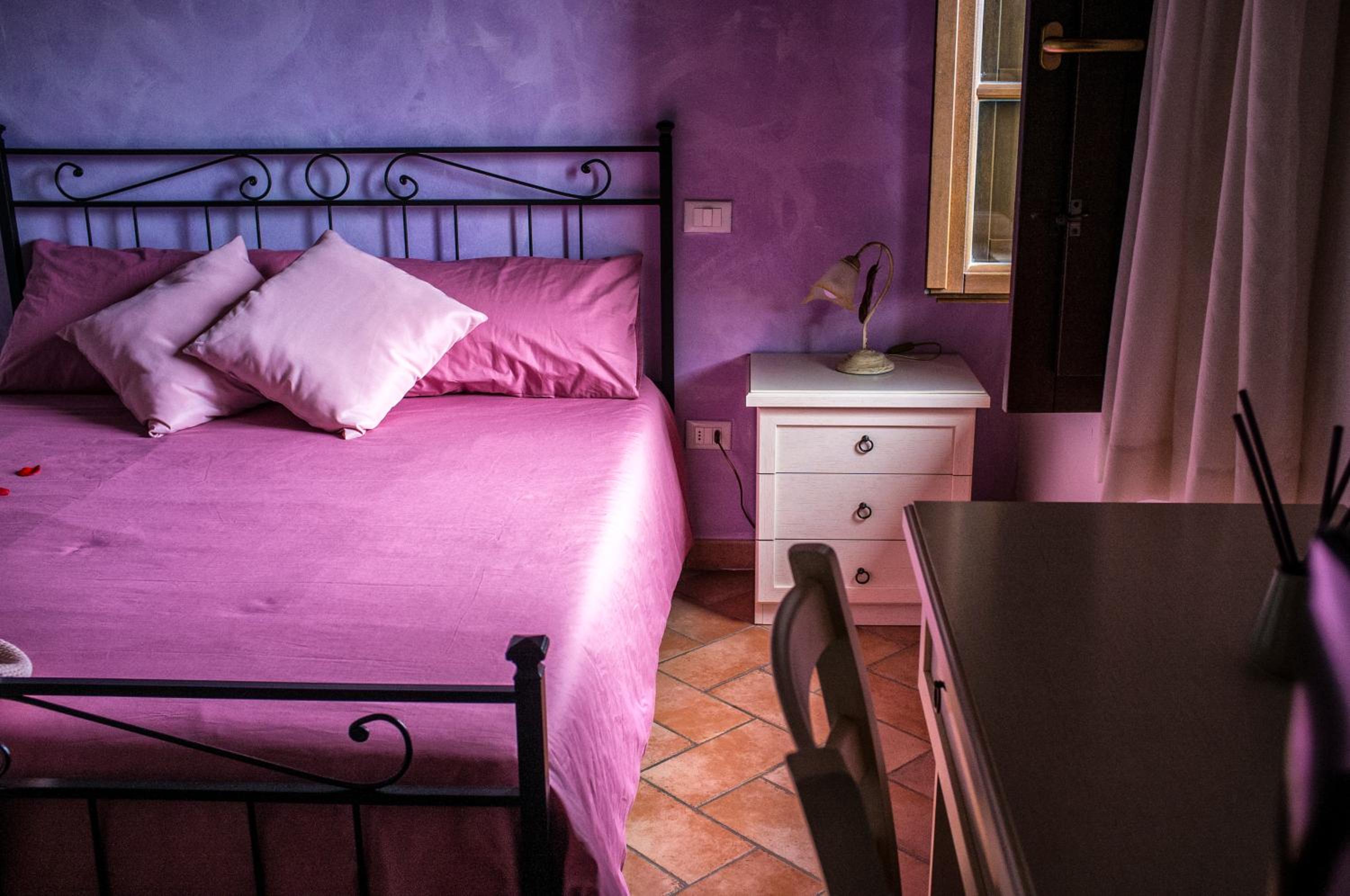Double Room with Private Bathroom - Photo 3