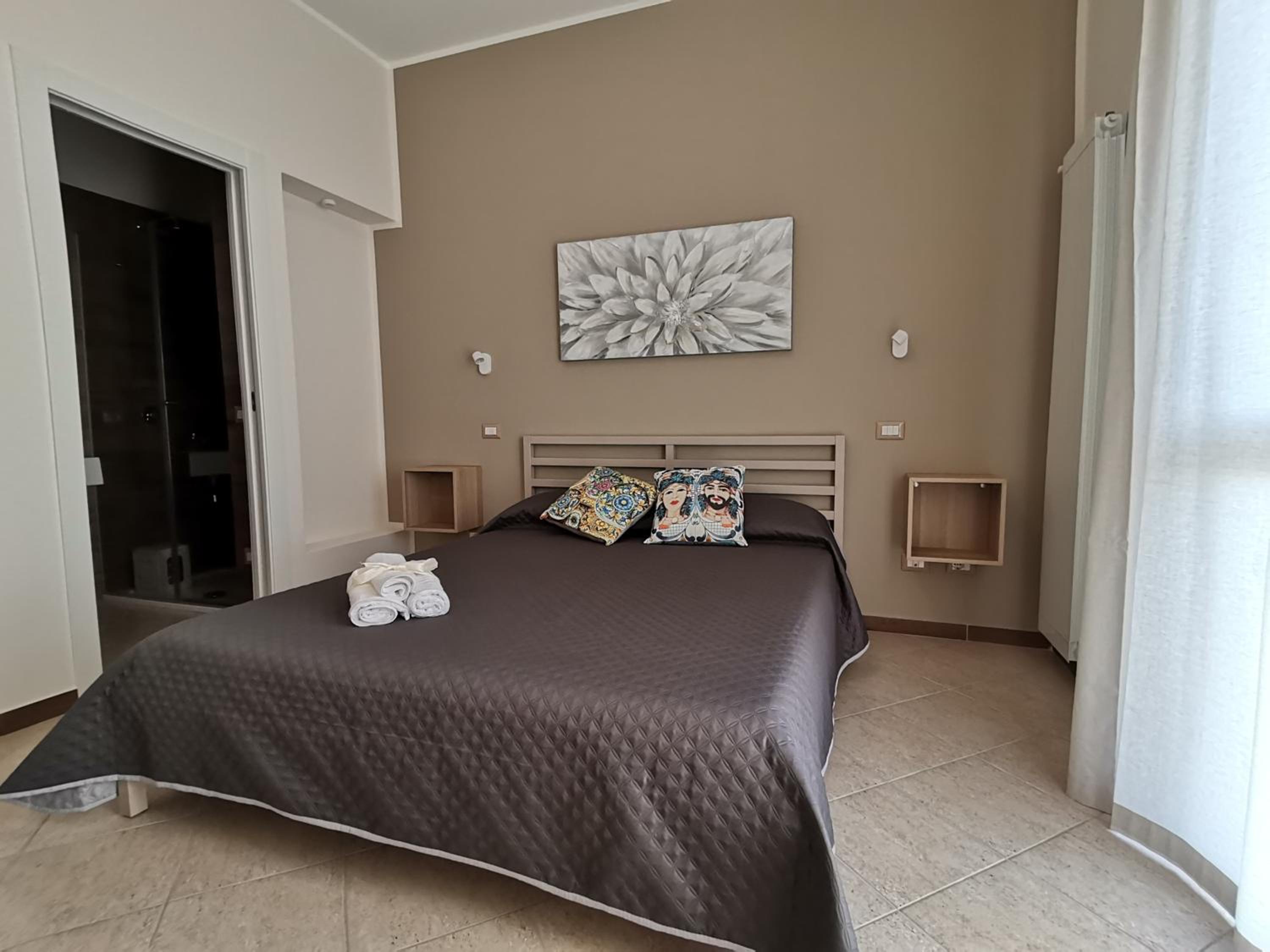 Double Room with Balcony (2 Adults + 1 Child) - Photo 2