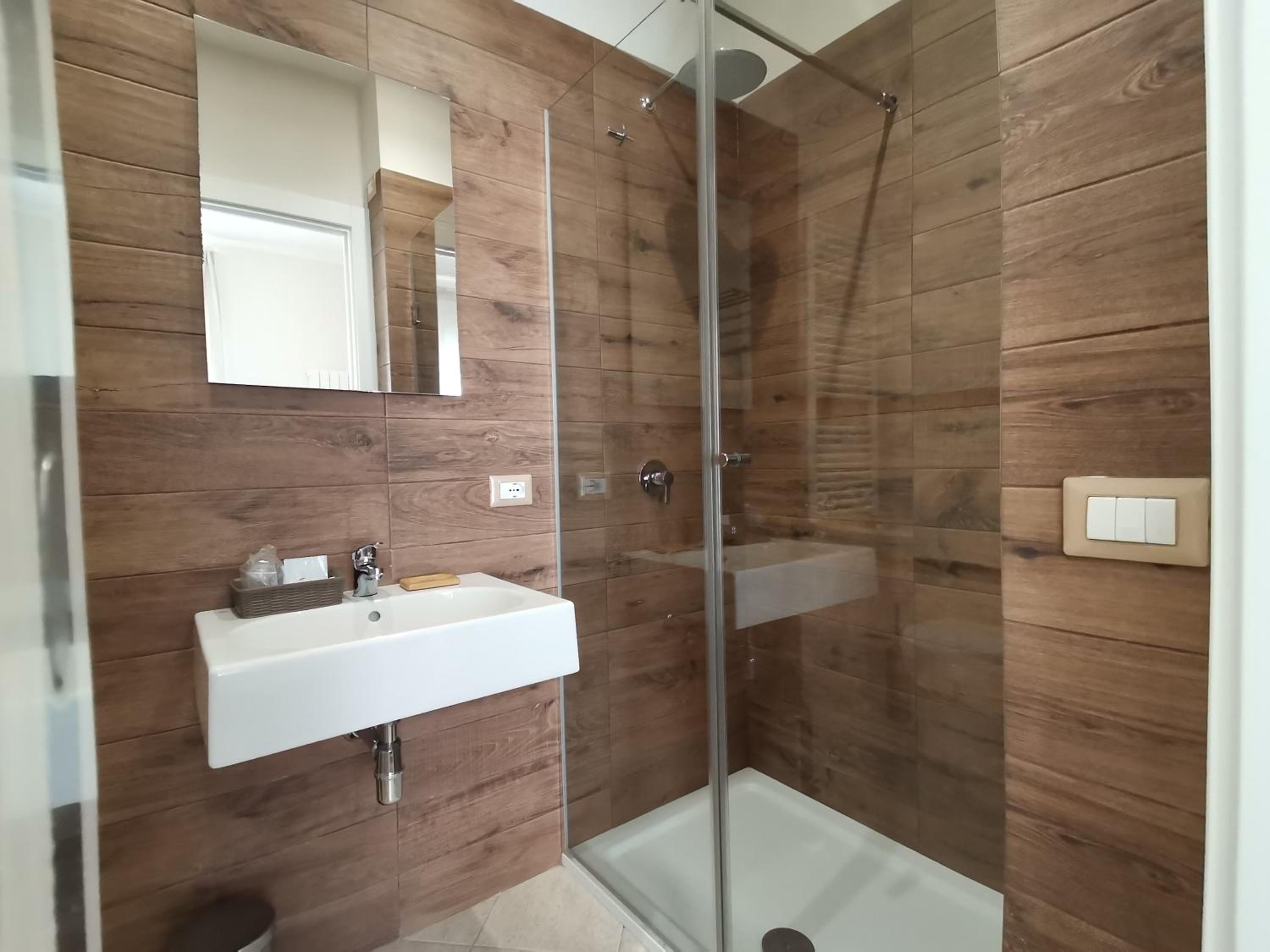 Double Room with Balcony (2 Adults + 1 Child) - Photo 6