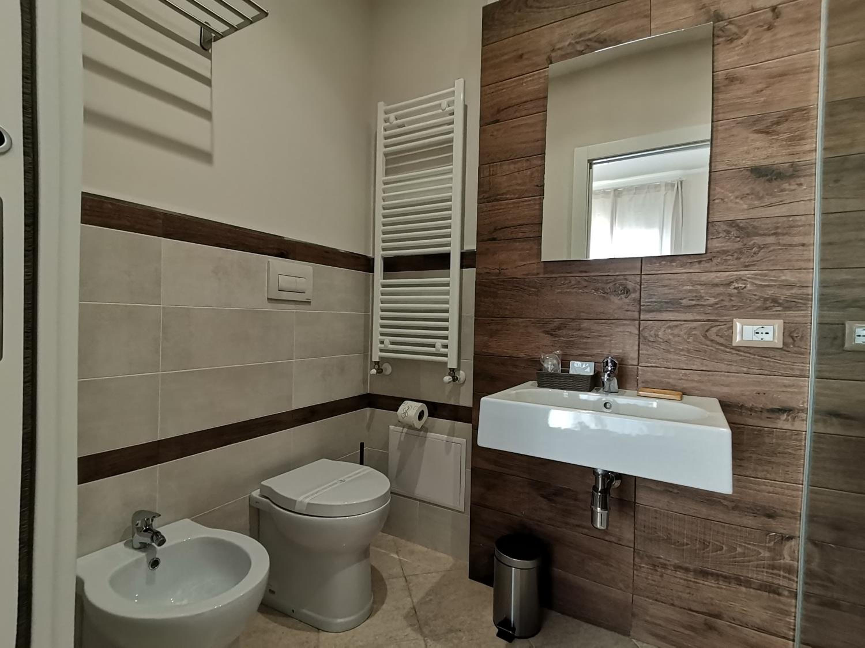 Double Room with Balcony (2 Adults + 1 Child) - Photo 5
