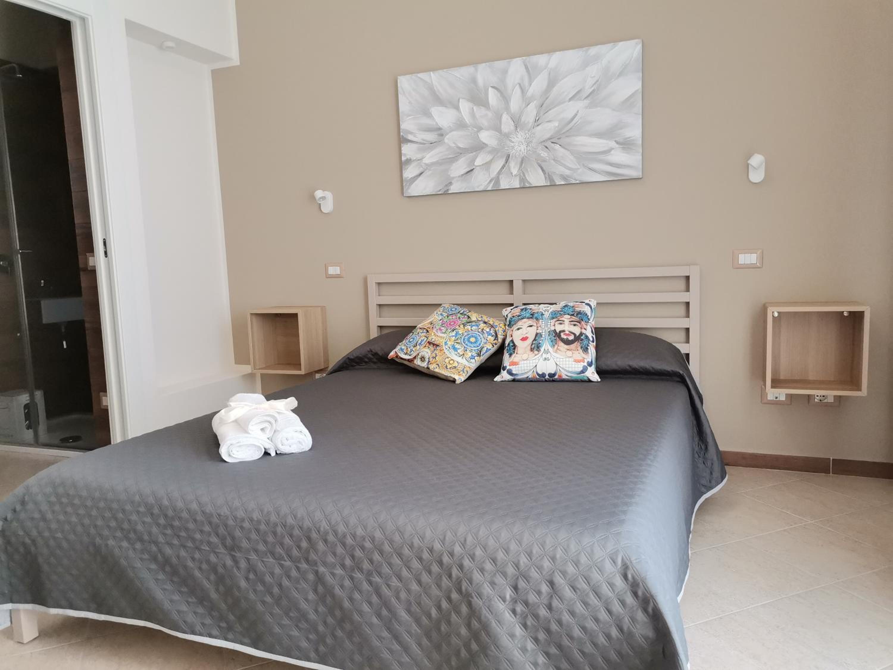 Double Room with Balcony (2 Adults + 1 Child) - Photo 4