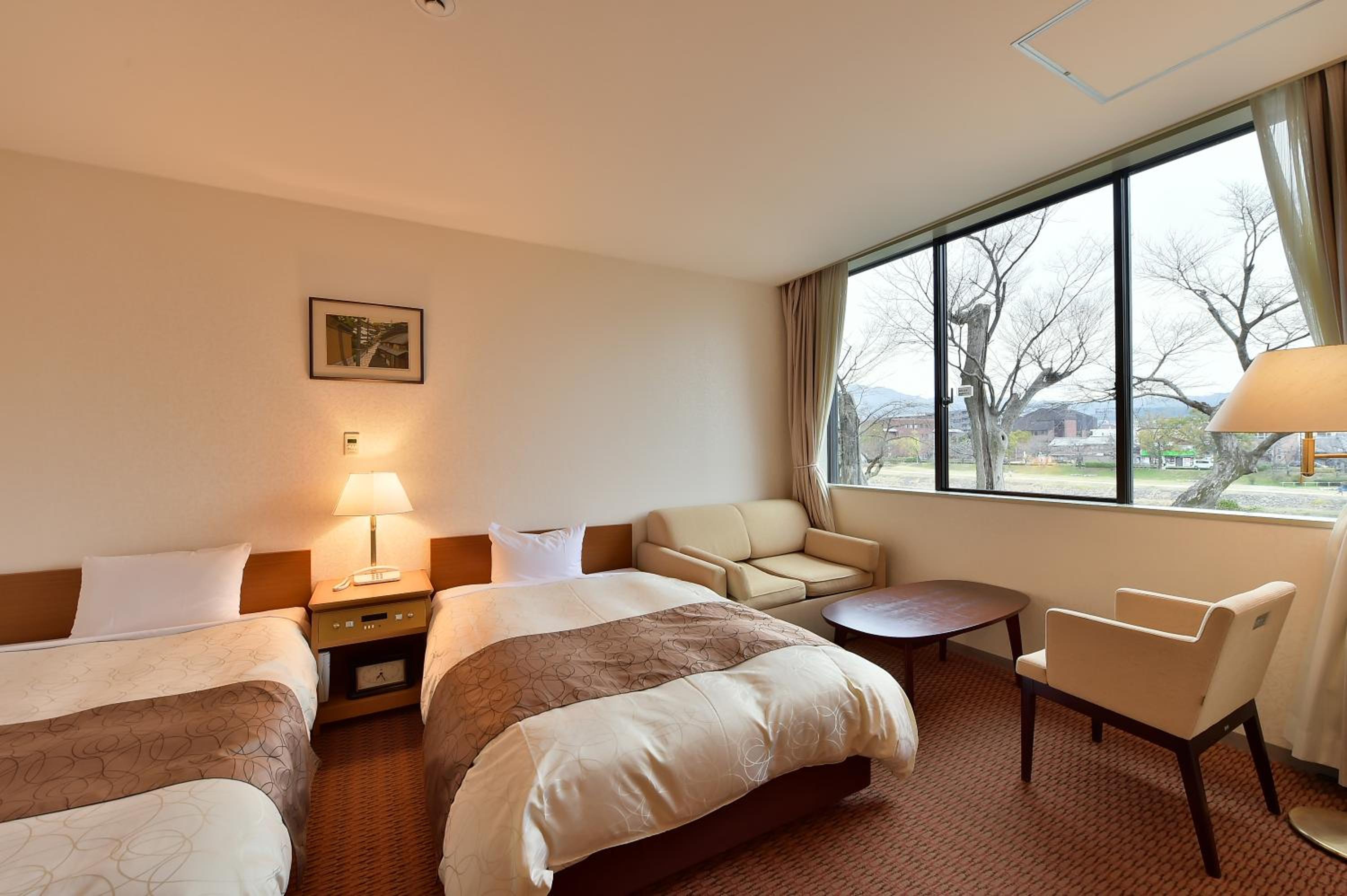 Twin Room with Private Bathroom and Mountain View - Non-Smoking