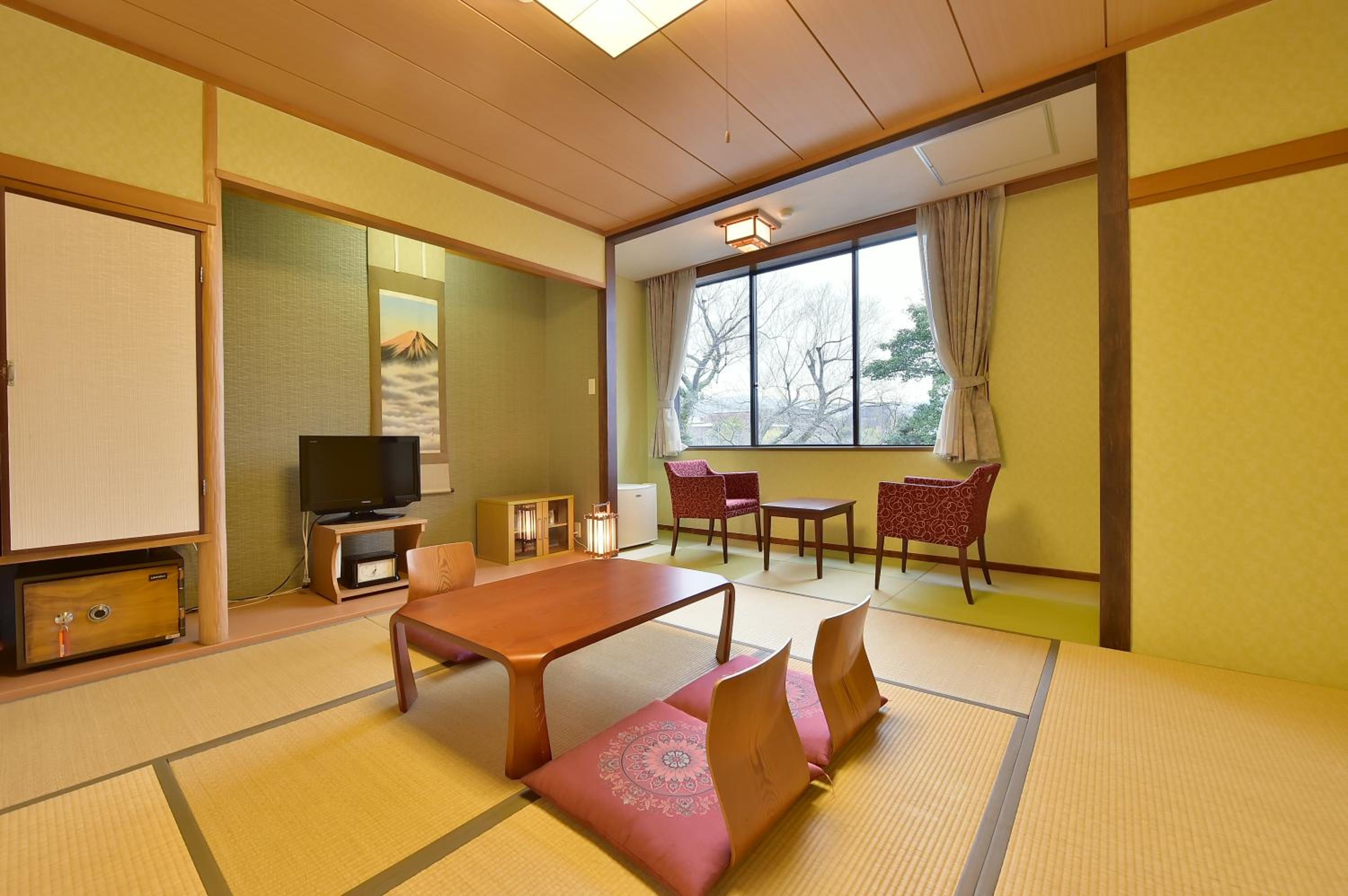 Japanese-Style Quadruple Room With Shared Bathroom