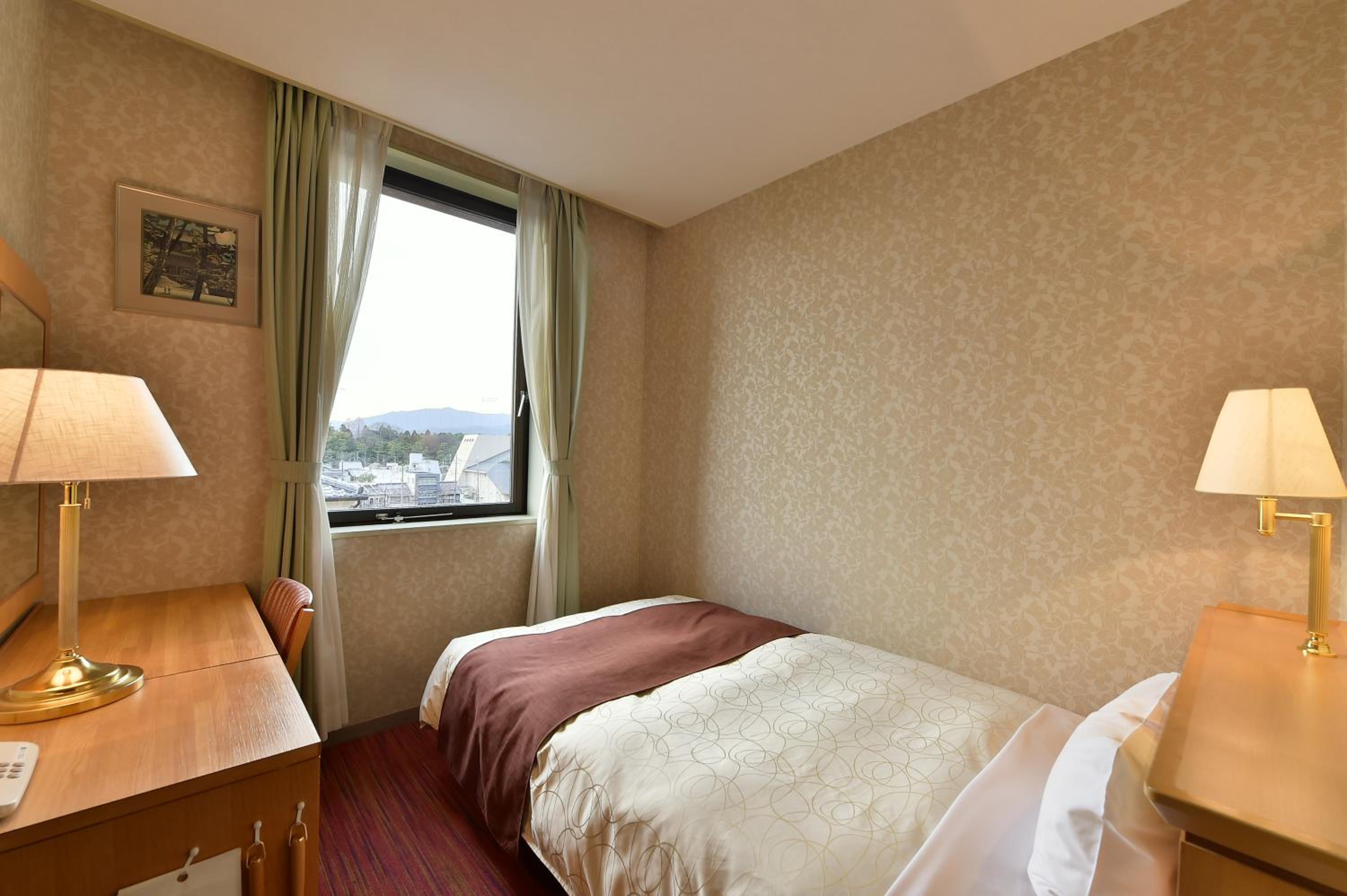 Single Room with Private Bathroom - Non-Smoking