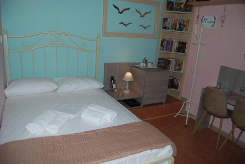 Double Room - Photo 15