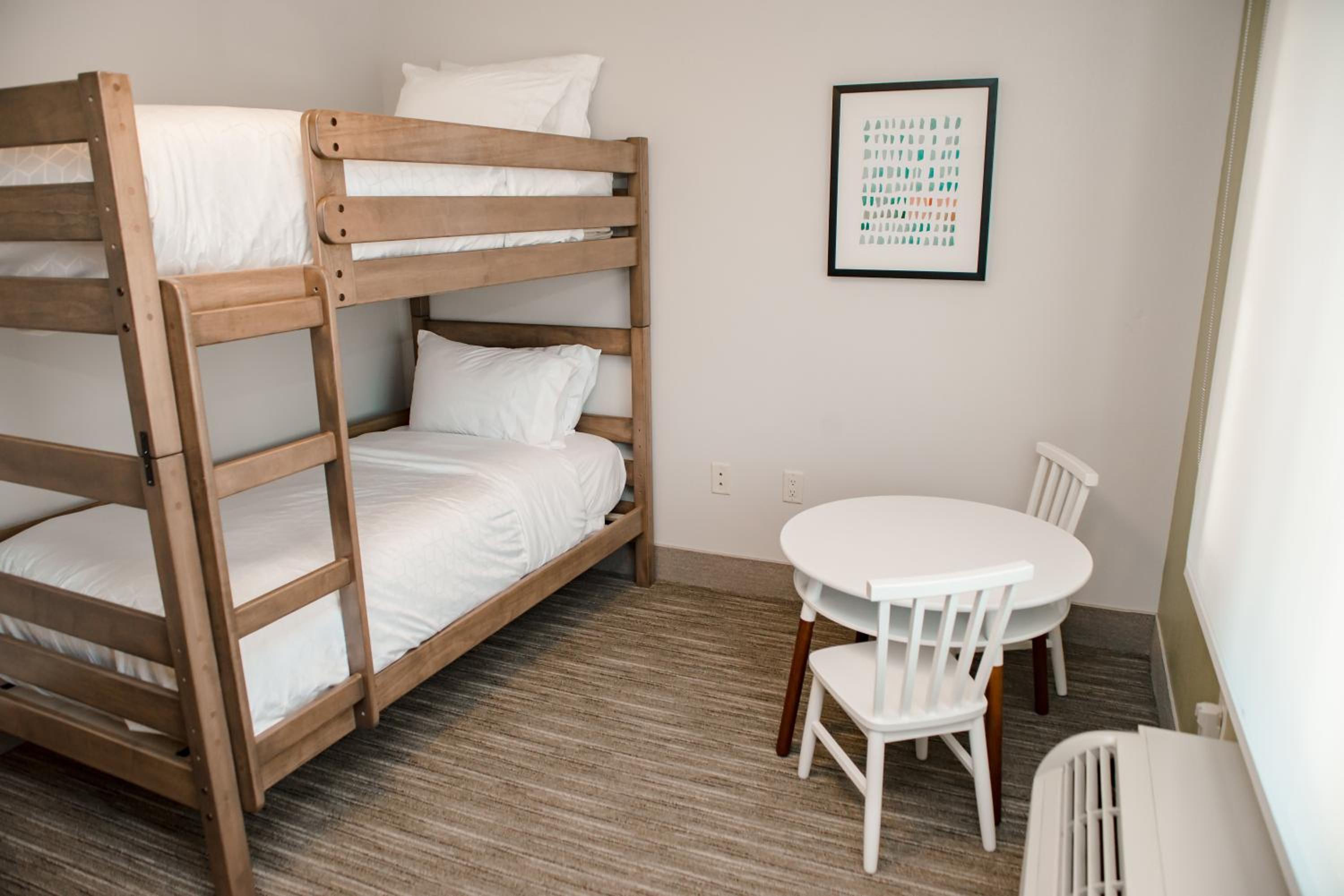 One-Bedroom Family Suite photo 3