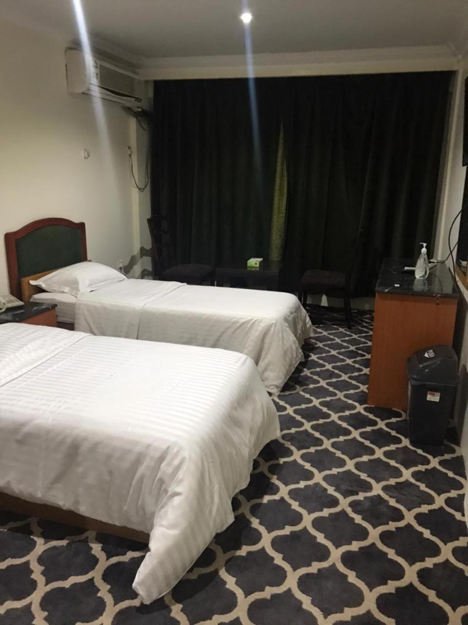 Economy Twin Room photo 3
