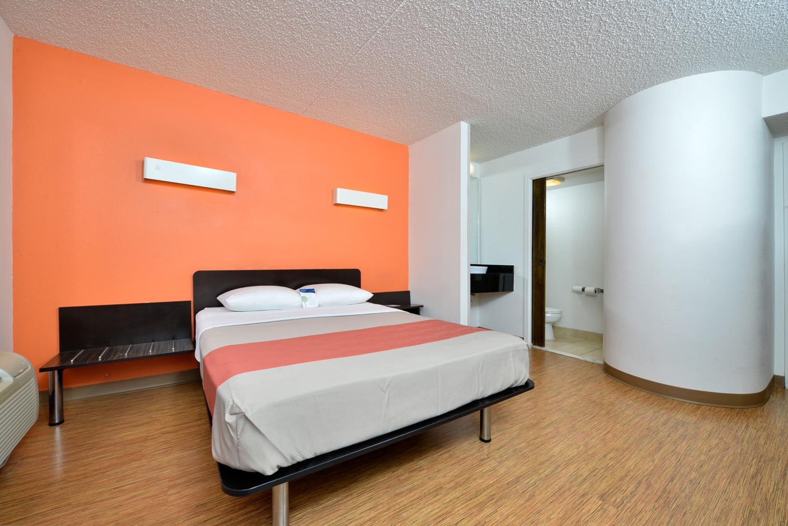 Queen Room - Disability Access - Non-Smoking