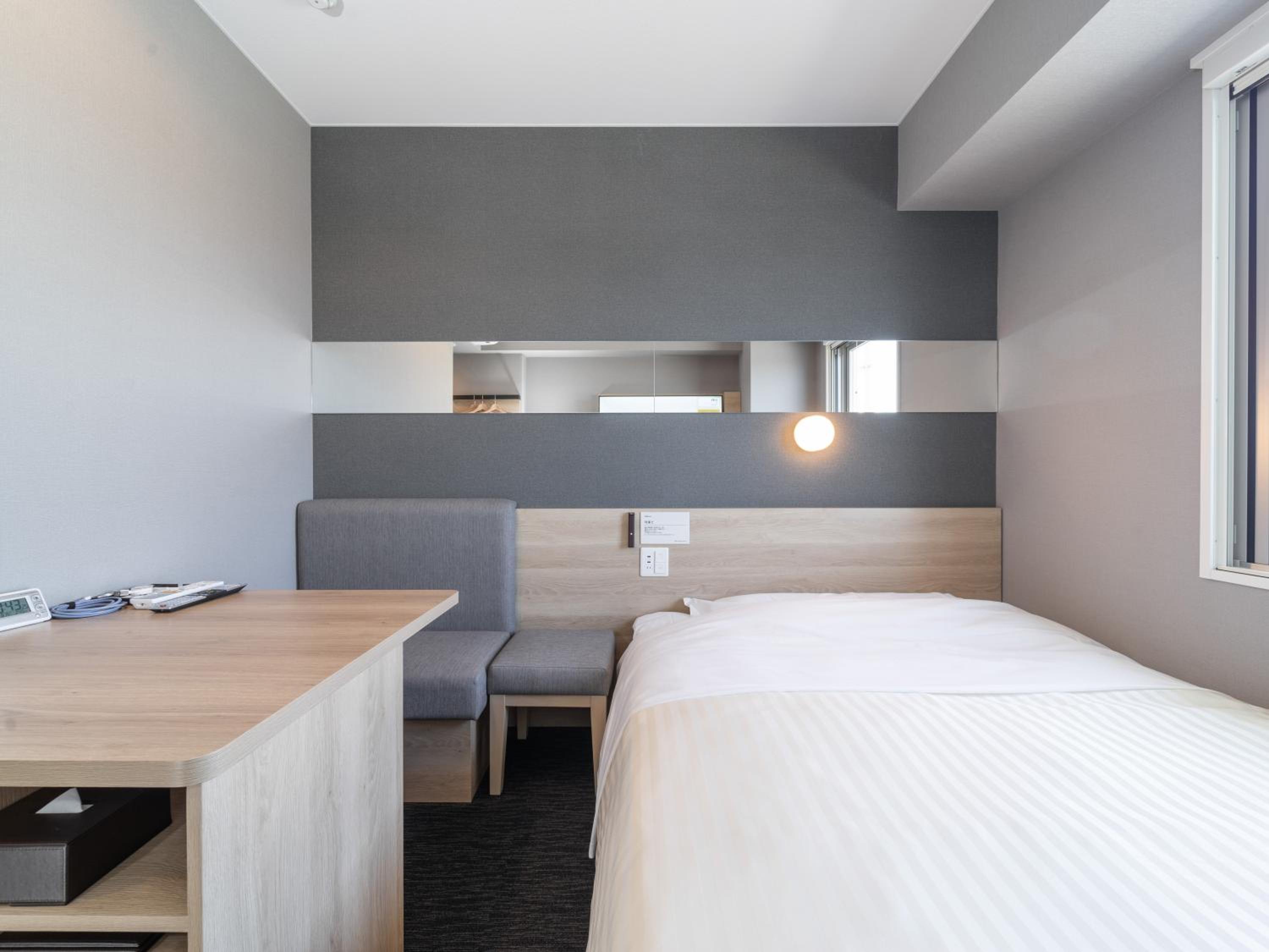 Deluxe Double Room thumbnail 5